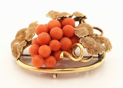 27077590e - 14 kt Gold Korallen-Brosche, um 1830-40, GG585/000 gepr., Weinlaubdekor, Blätter ...