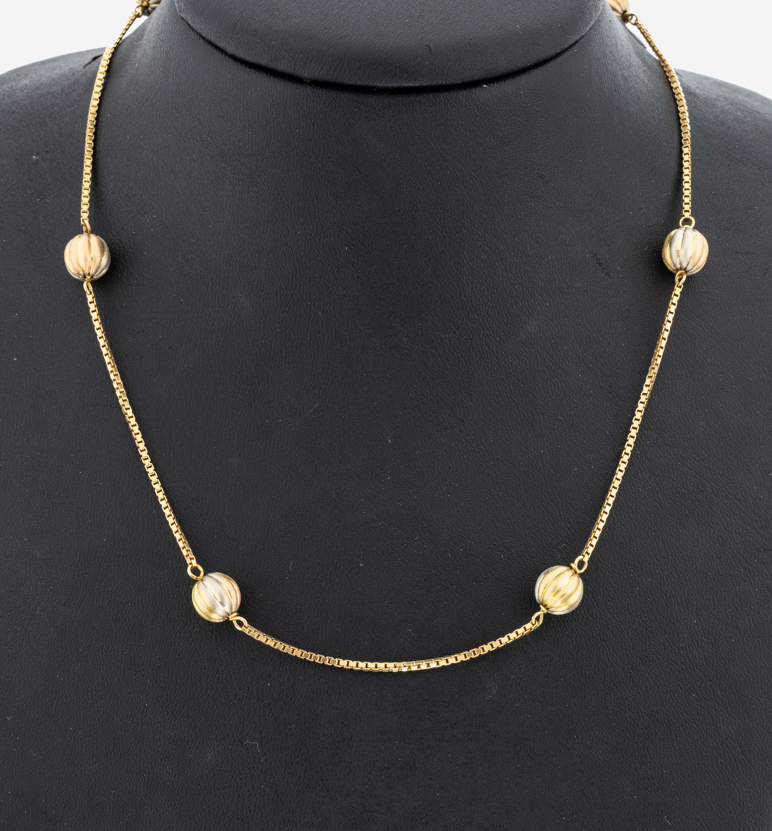 Image 27077600 - 18 kt Gold Collier, GG/WG/RG 750/000, Venezianerkette mit gerillten und sat. Kugeln,ca. ...