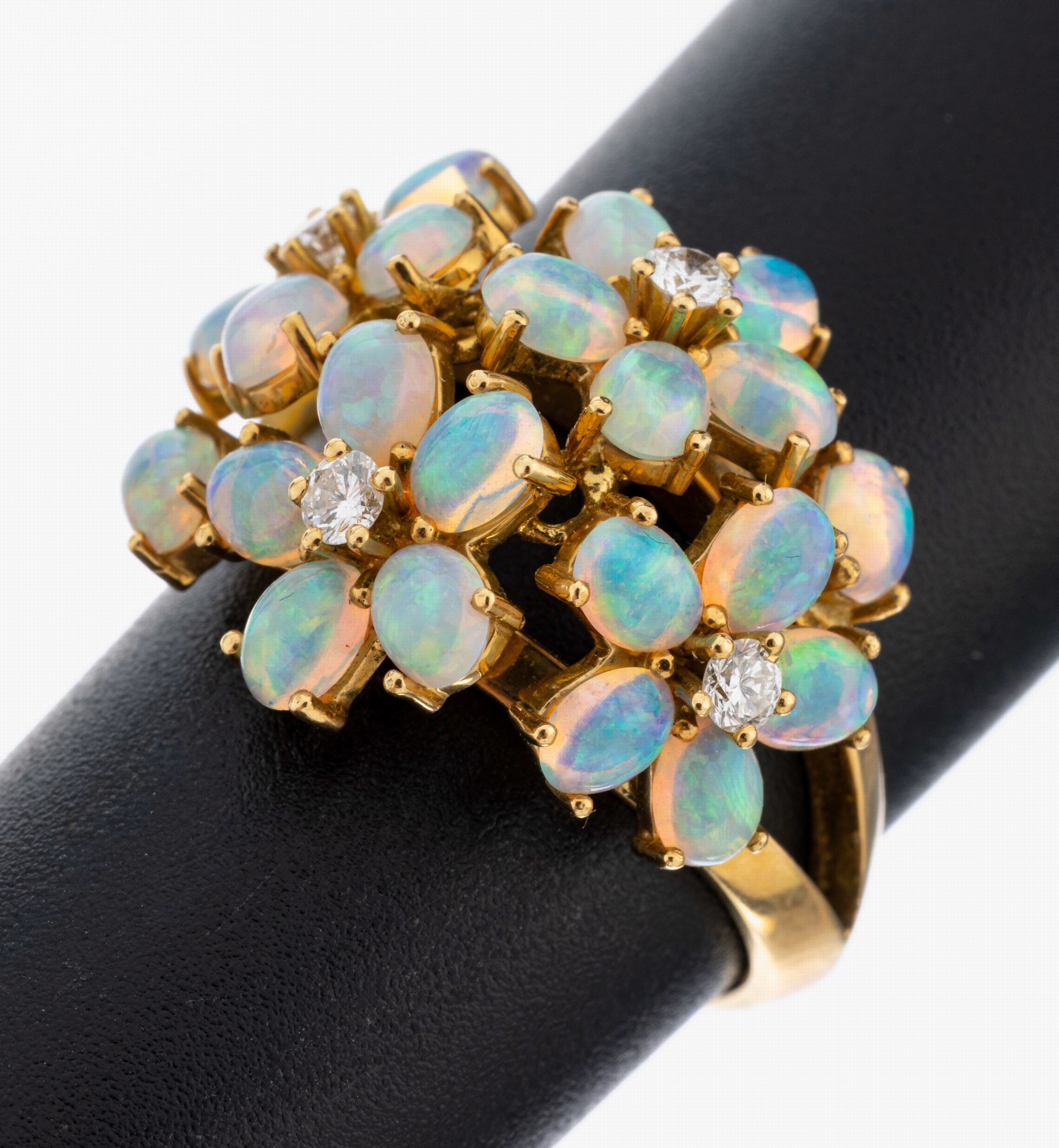 Image 27077680 - 18 kt Gold Brillant-Opal-Ring, GG 750/000, 4 Brillanten zus. ca. 0.16 ct Weiß/si, 22 ...