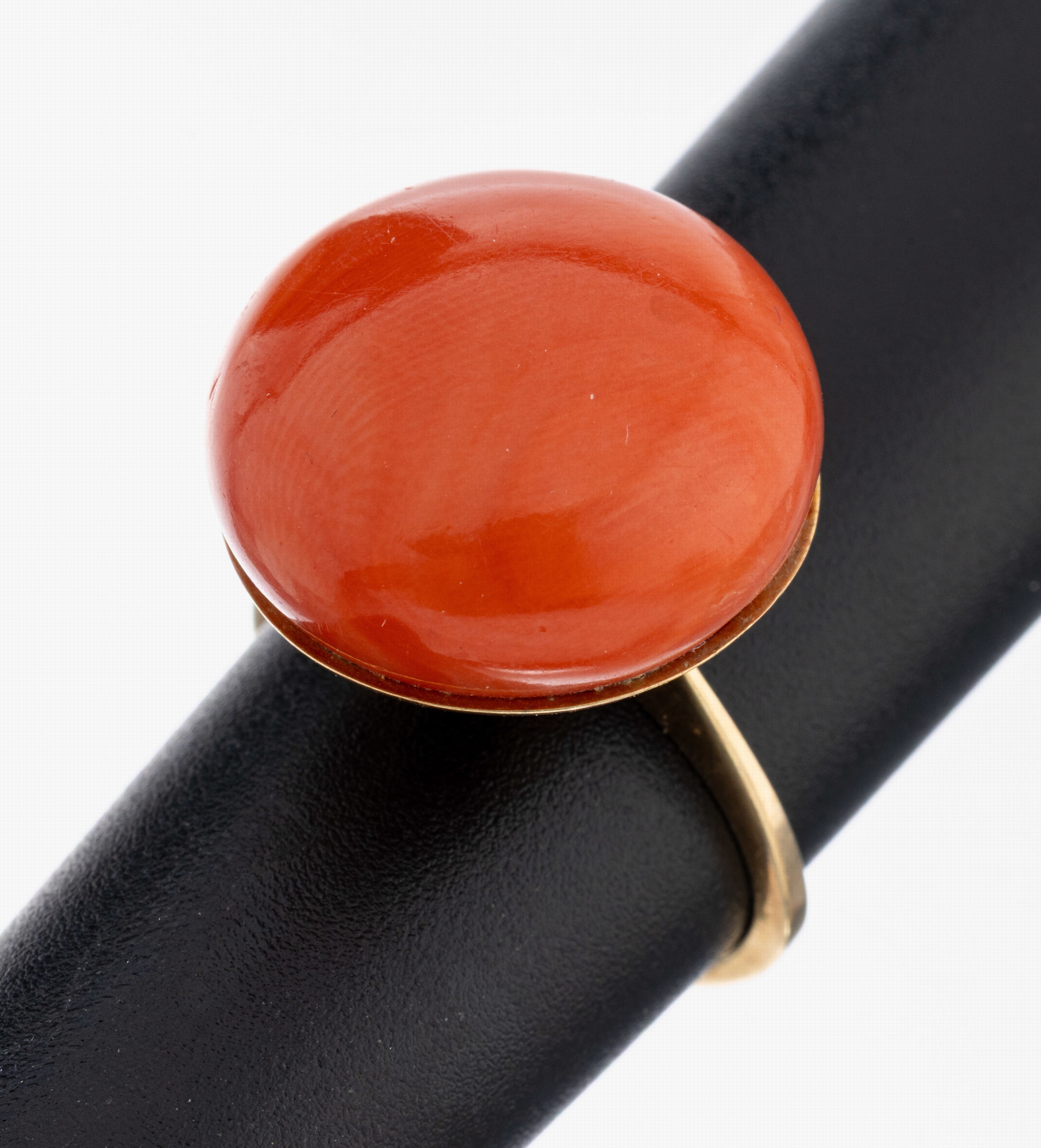 Image 27077682 - 14 kt Gold Korallen-Ring, GG 585/000, großes Korallen-Bouton D. ca. 18 mm, RW 51, ca. ...