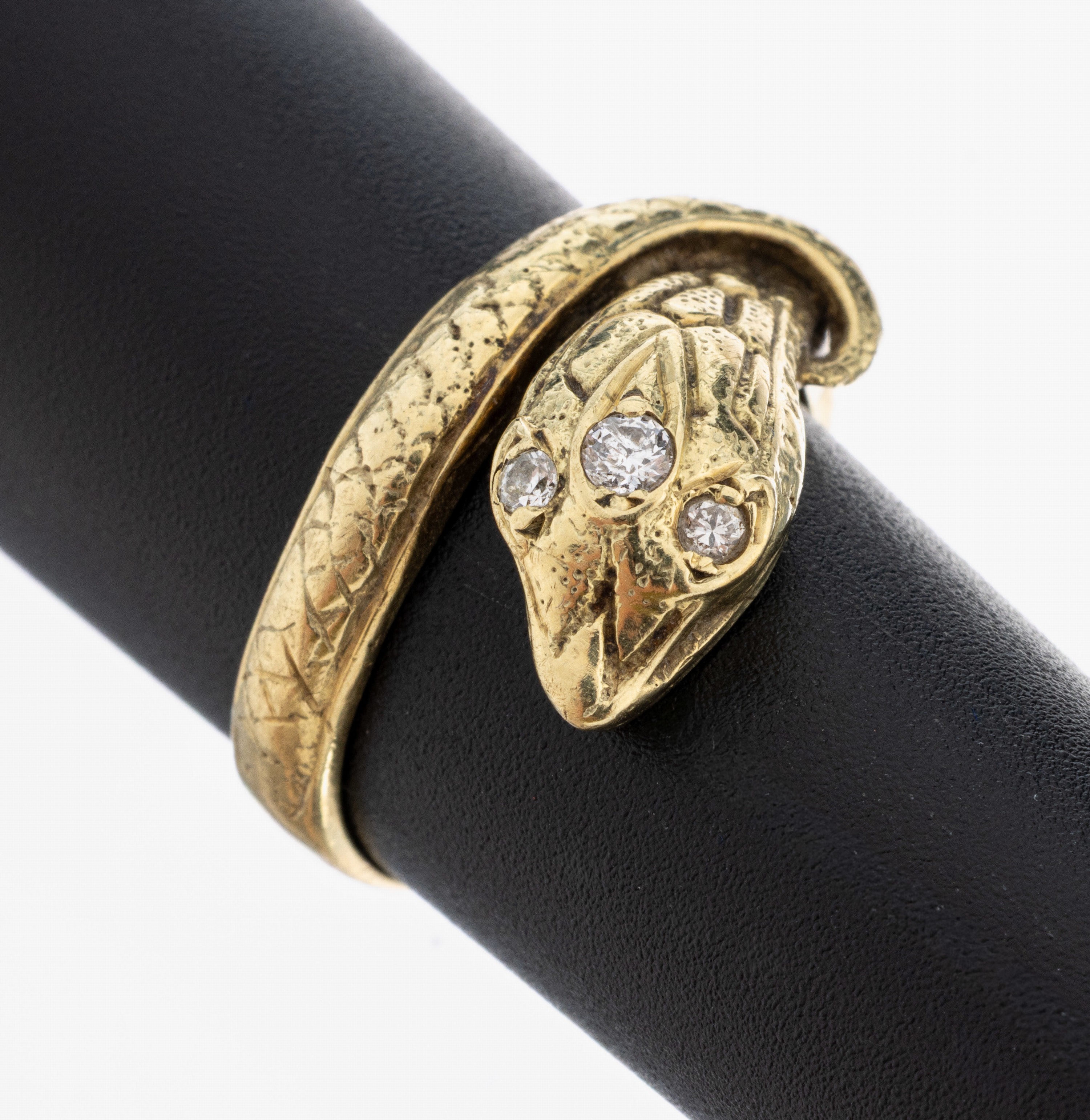 14 kt Gold Brillant-Schlangenring, GG 585/000, nach antikem Vorbild, 3 Brillanten zus. ca. 0.10 ct Weiß/p, RW 55, ca. 8.6 g