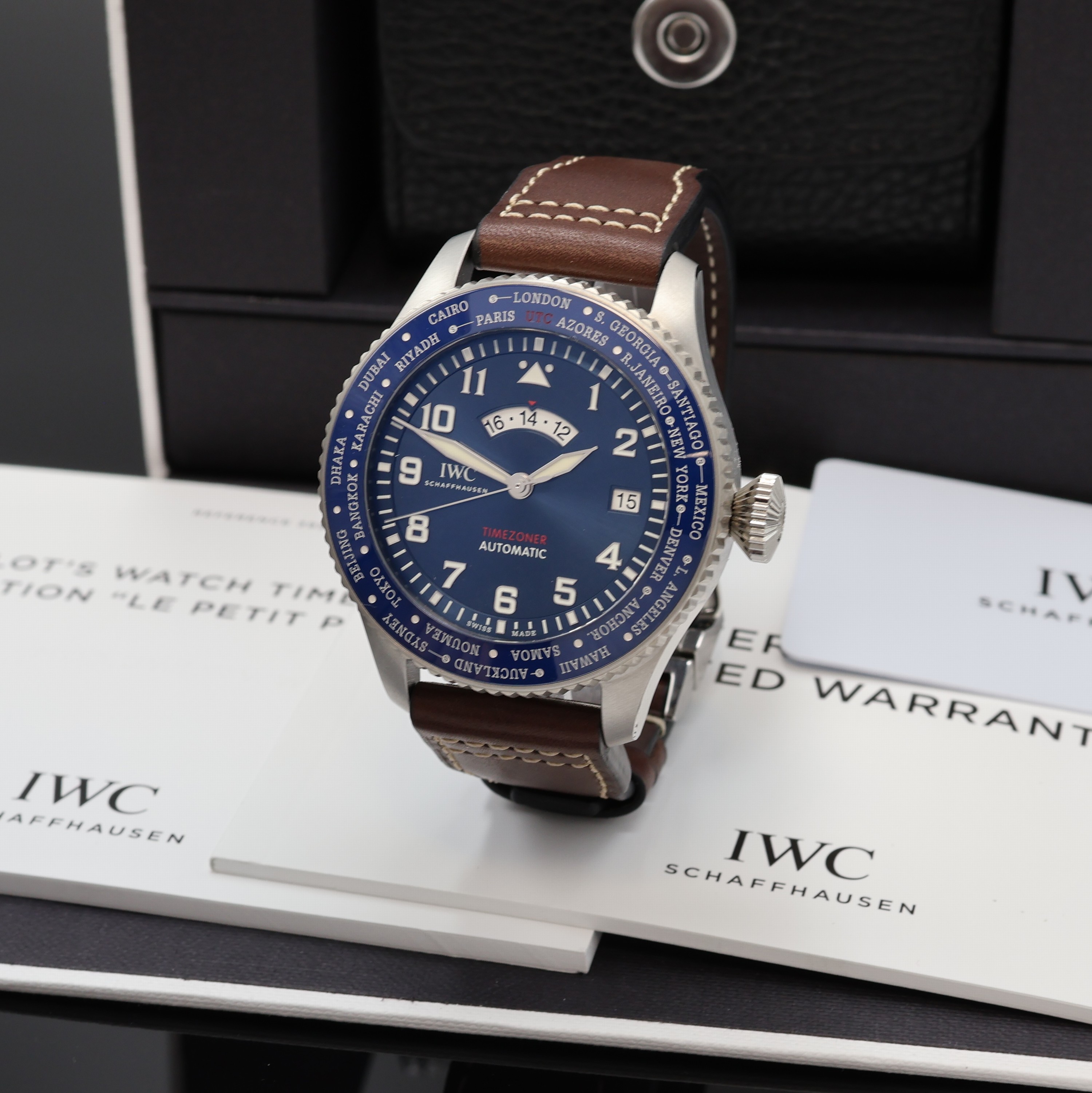 Image 27077790 - IWC Timezoner Fliegerarmbanduhr Referenz IW395503, Automatik, massives Edelstahlgeh. ...