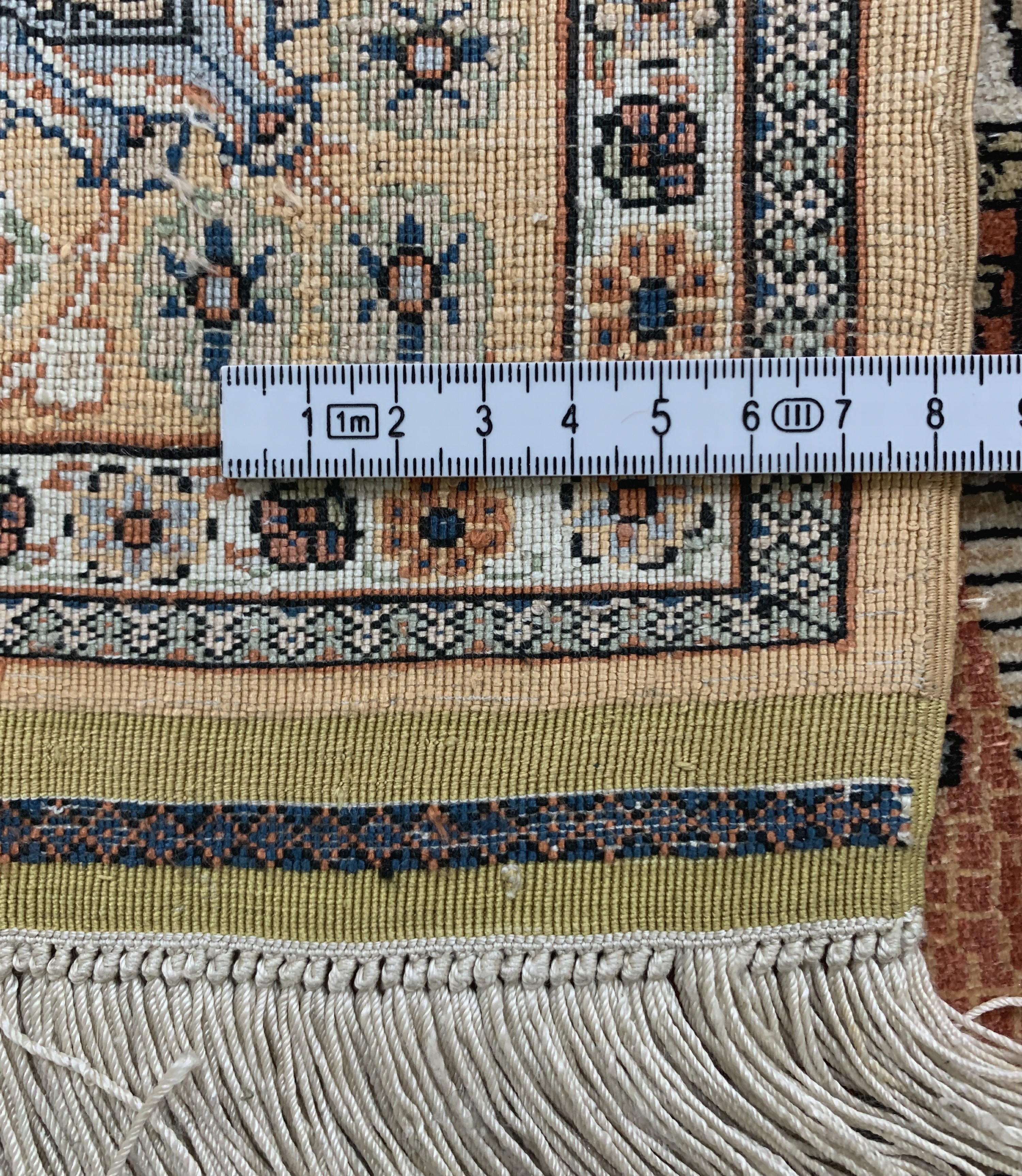 Detail f: Hereke Seide fein, China, Ende 20.Jhd, reine Naturseide, ca. 156 x 94 cm, ca. 1,0 Mio. Kn/qm, EHZ: 1(nahezu neuwertig)