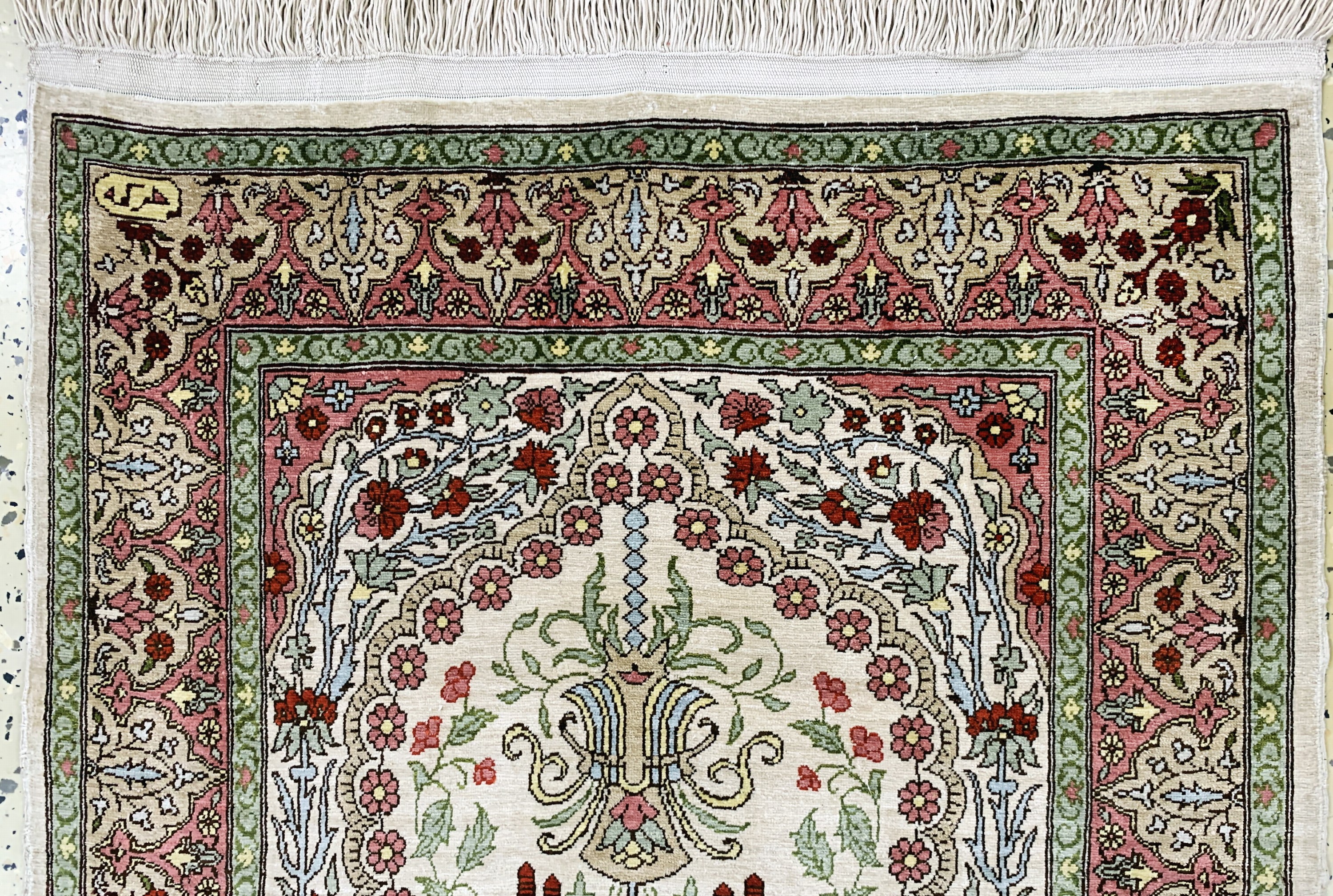 Detail a: Hereke Seide signiert, Türkei, Mitte 20.Jhd, reine Naturseide, ca. 93 x 59 cm, EHZ:1-2