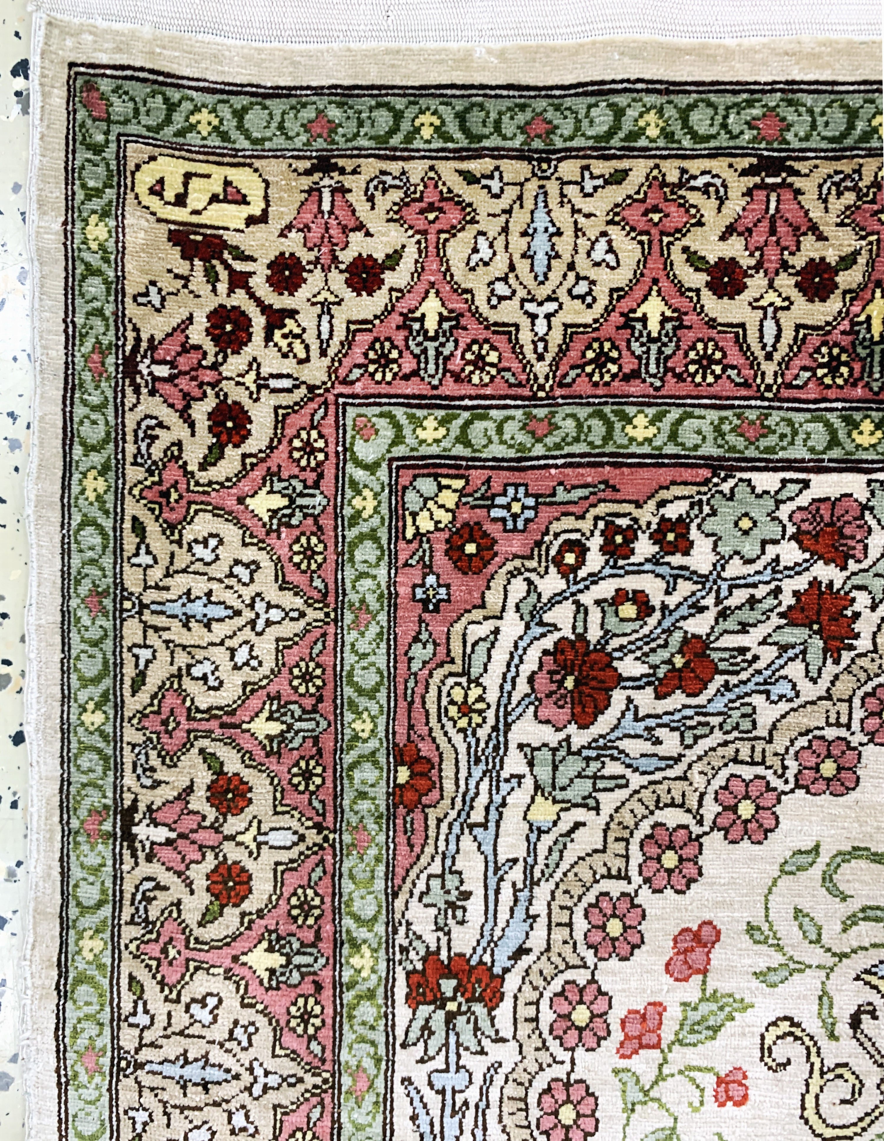 Detail c: Hereke Seide signiert, Türkei, Mitte 20.Jhd, reine Naturseide, ca. 93 x 59 cm, EHZ:1-2
