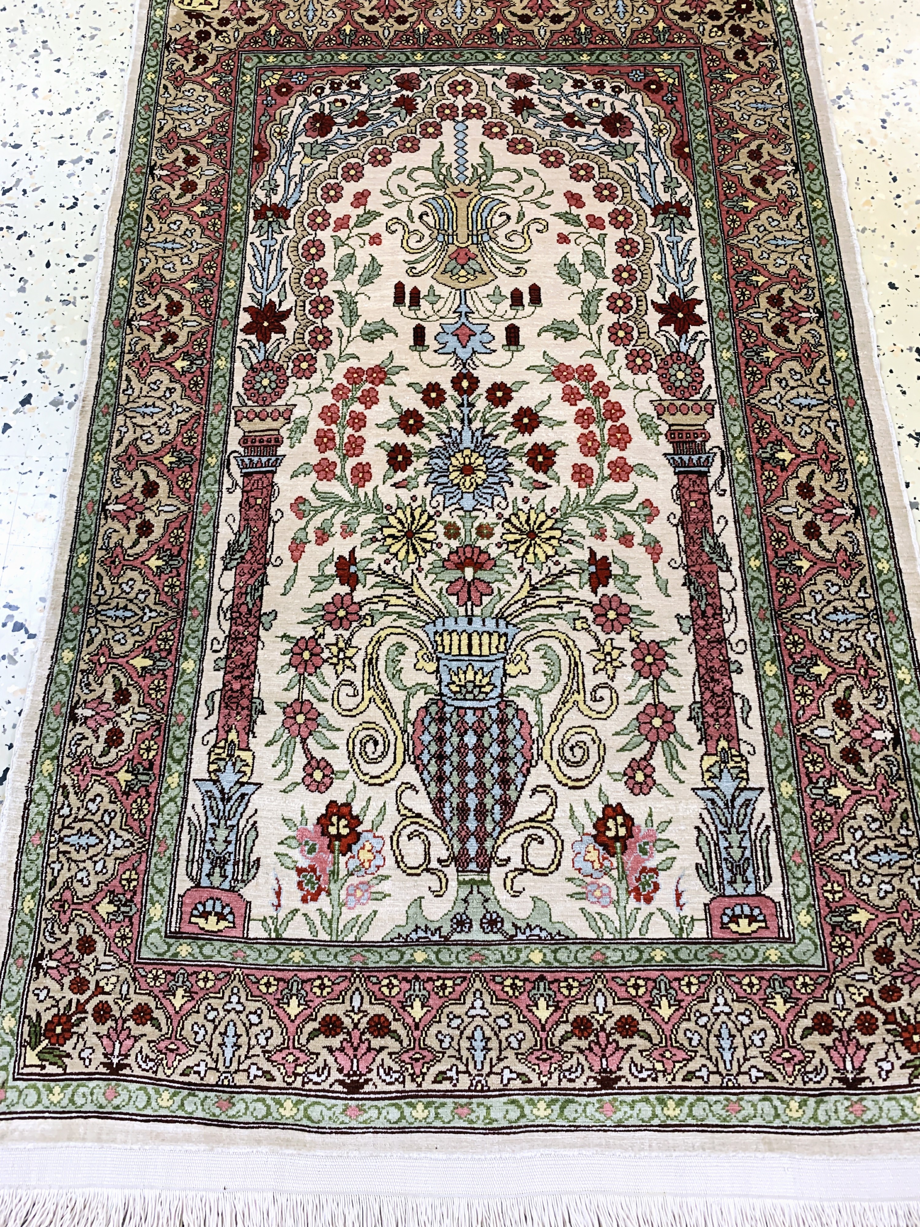 Detail e: Hereke Seide signiert, Türkei, Mitte 20.Jhd, reine Naturseide, ca. 93 x 59 cm, EHZ:1-2