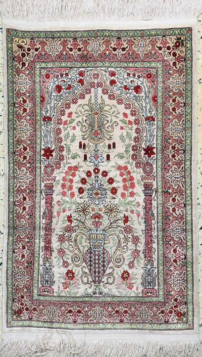 Image Hereke Seide signiert, Türkei, Mitte 20.Jhd, reine Naturseide, ca. 93 x 59 cm, EHZ:1-2 ...