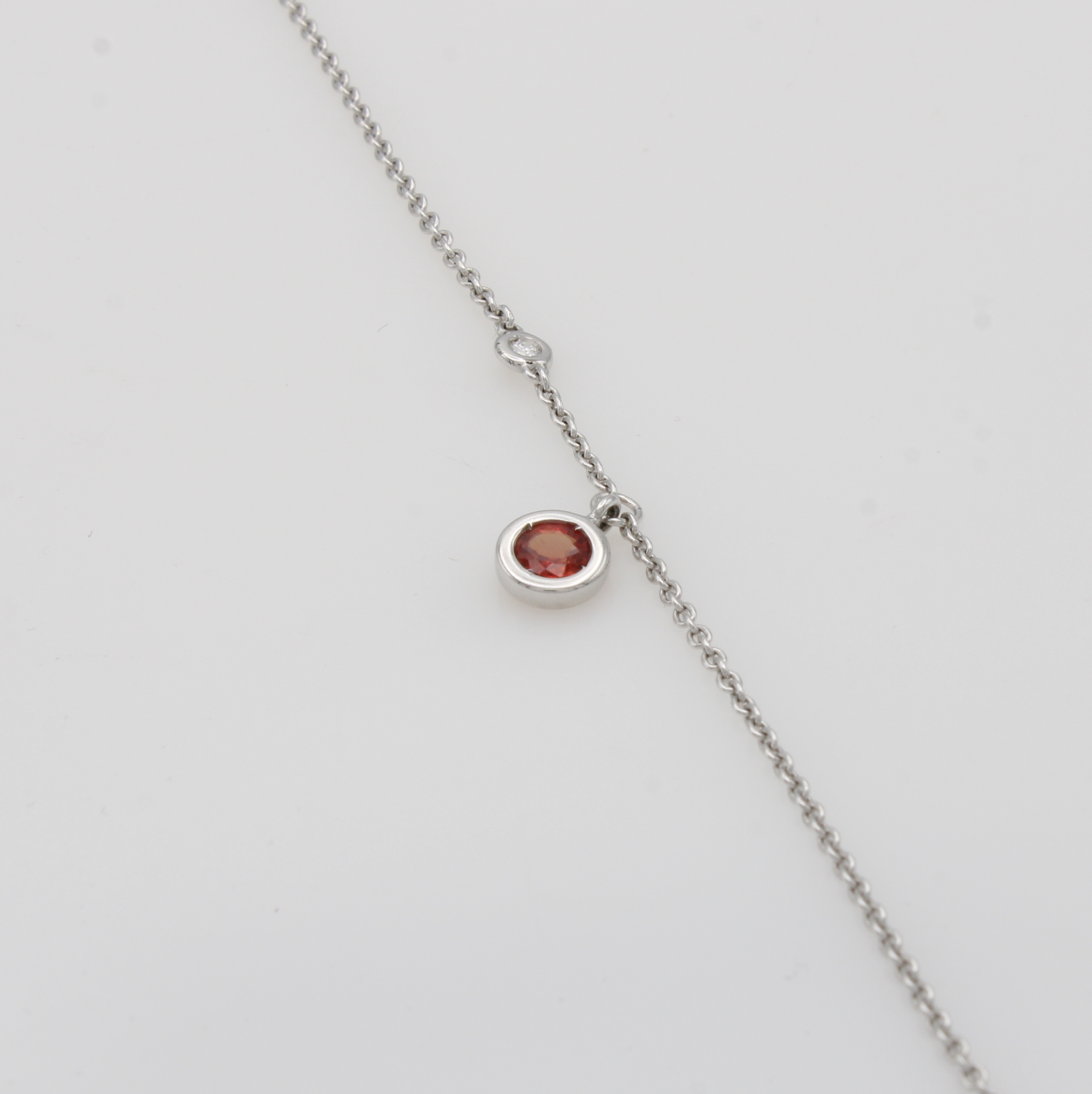 Image 27079200 - Ankerarmband mit Brillant und Granat, WG 590/000, Brill. ca. 0.02 ct Weiß/si, facett. ...