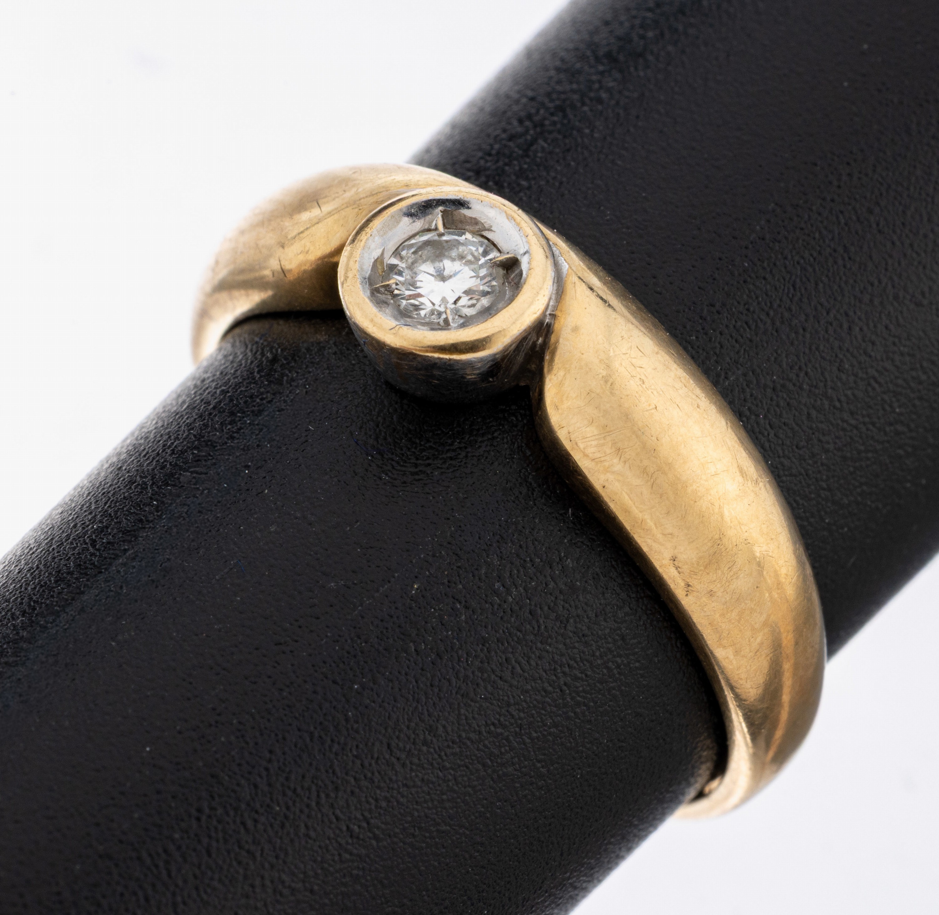 Image 27079600 - 14 kt Gold Brillant-Ring, GG/WG 585/000, in WG gefasster Brillant ca. 0.15 ct Weiß/si, ...