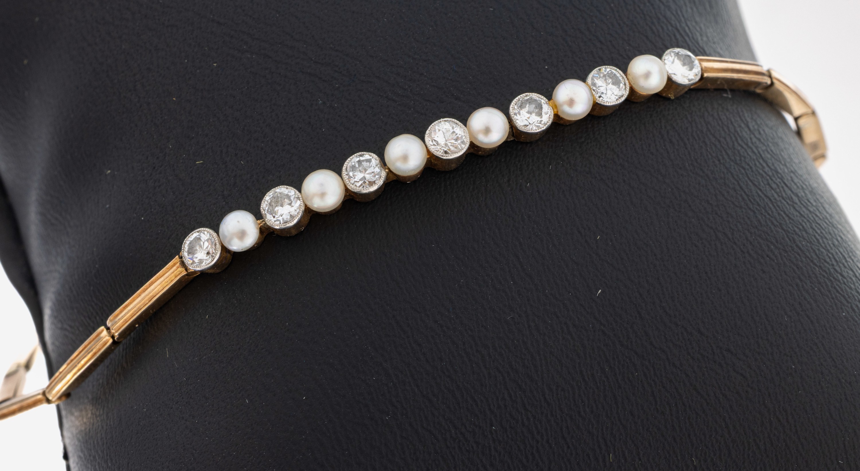 Image 27079607 - 14 kt Gold Jugendstil Diamant-Perl-Armband, um1890-1900, RG 585/000, Mittelteil ...