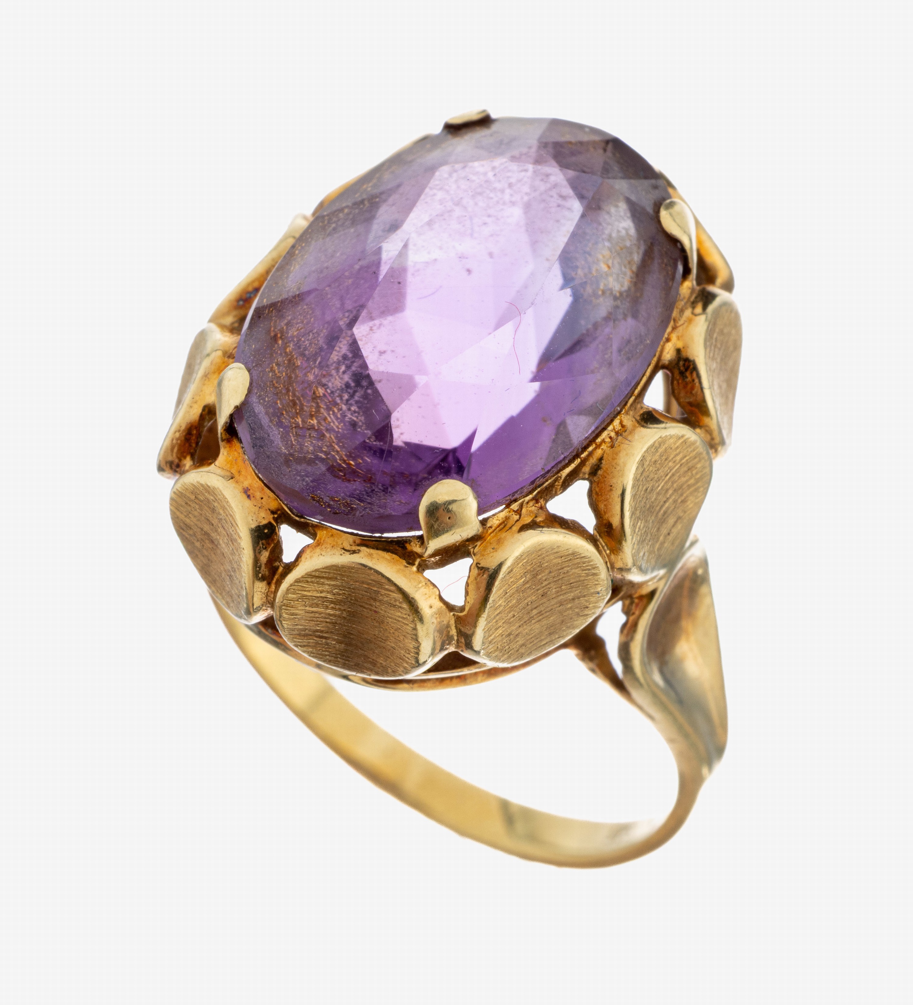 Image 27079613 - 14 kt Gold Amethyst-Ring, GG 585/000, ovalfacett. Amethyst, kreisf. sat. Unterkaderung, ...