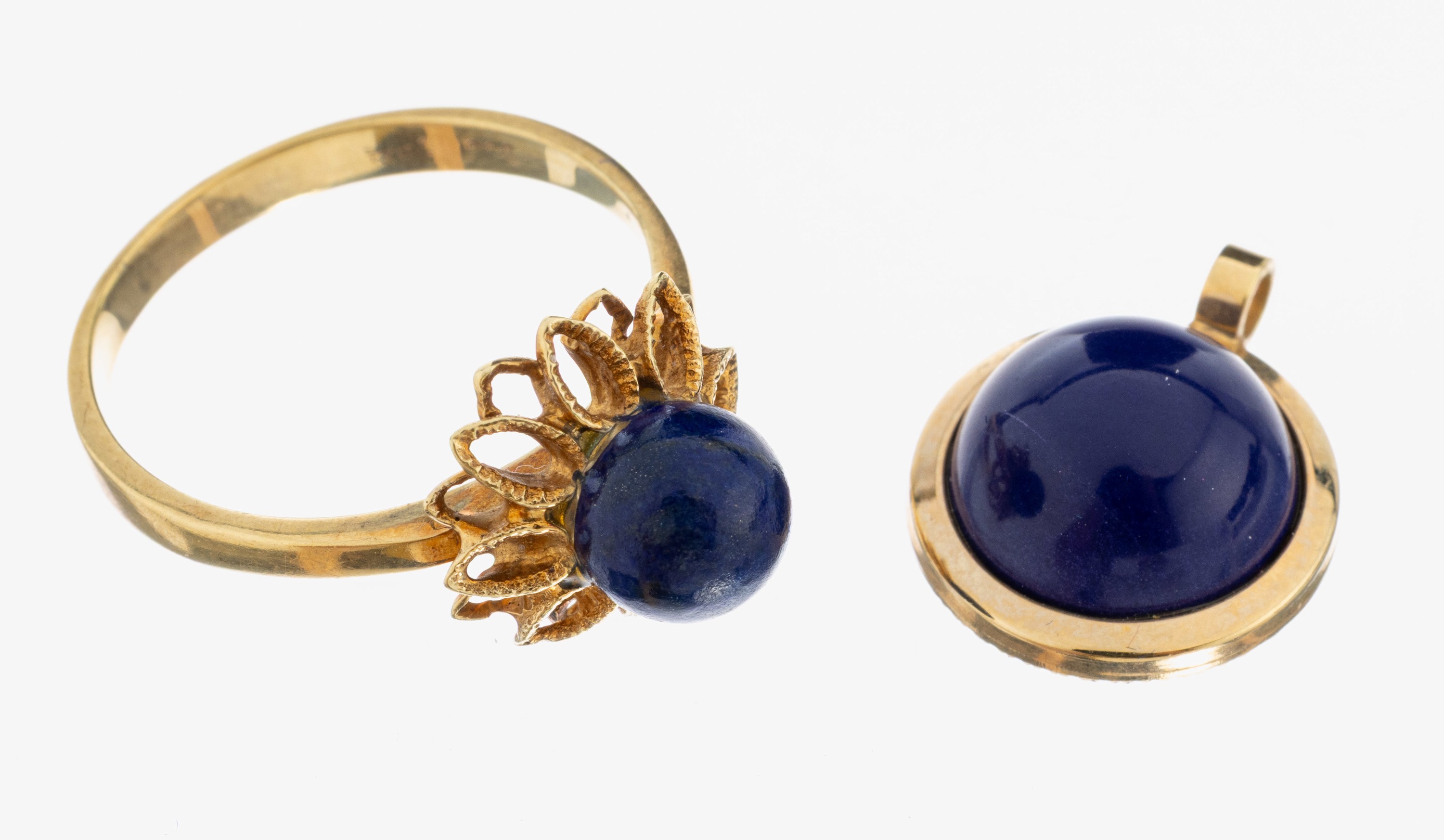 Image 27079619 - 14 kt Gold Lapislazuli-Konvolut, GG 585/000, best. aus: Anhänger mit runder ...
