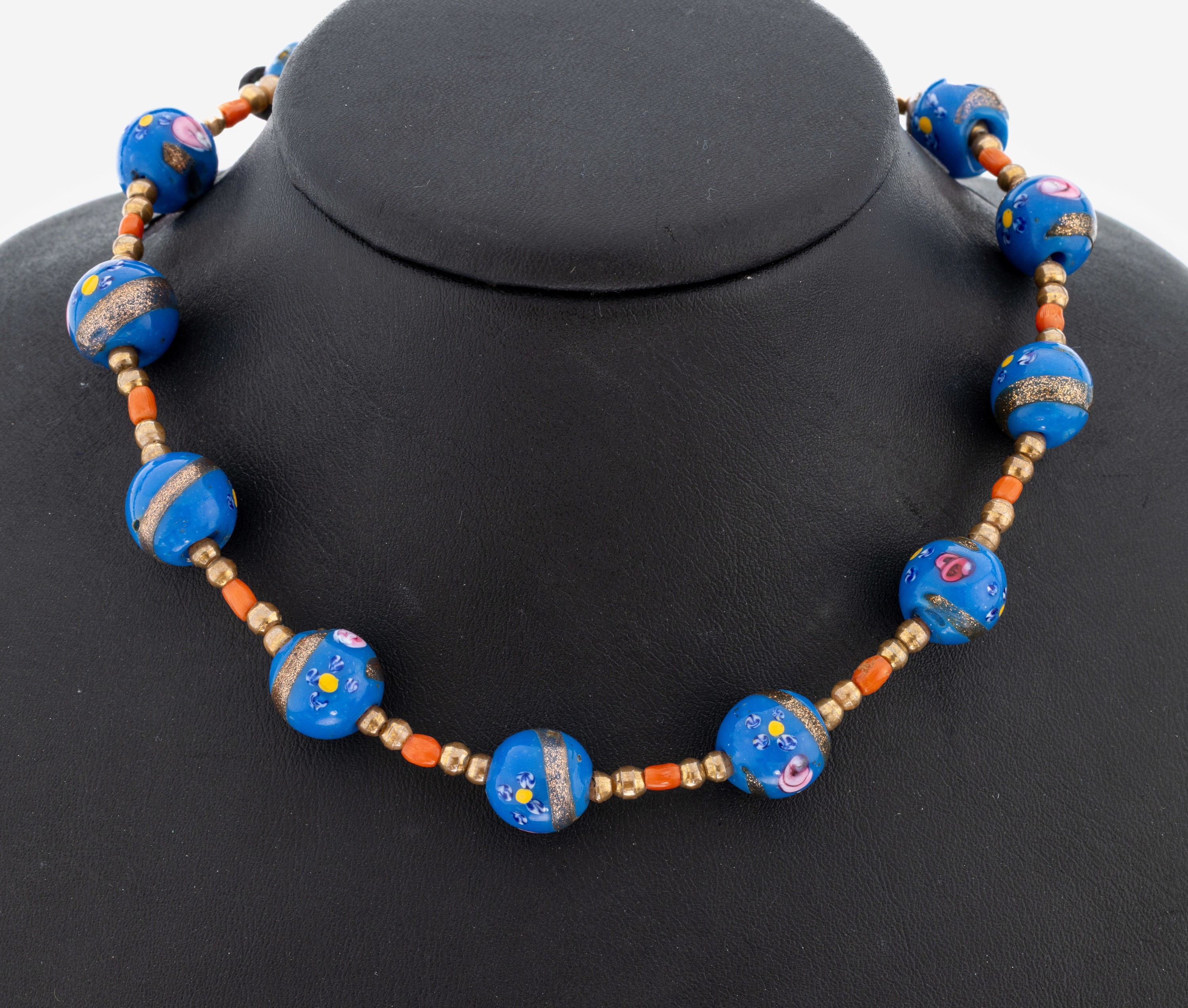 Image 27079740 - Muranoglas-Collier, Italien, 1930er Jahre, Monturen Metall, part. verg., Kugeln mit ...