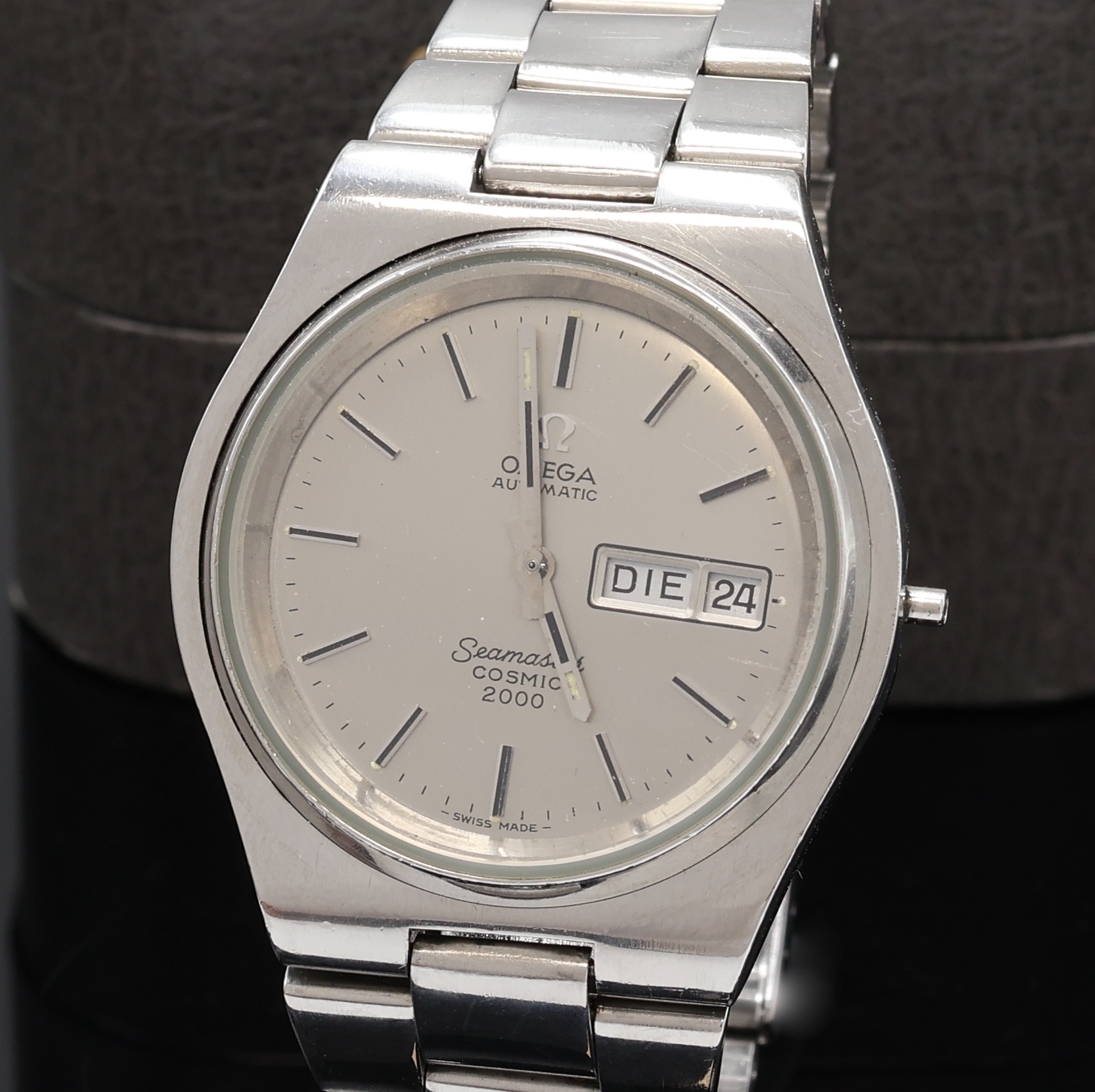 Detail a: OMEGA Herrenarmbanduhr Seamaster Cosmic 2000 in Stahl, Schweiz um 1975, Automatik, Stülpgeh. inkl. orig. Gliederband m. Faltschl., silb. Zifferbl. ...