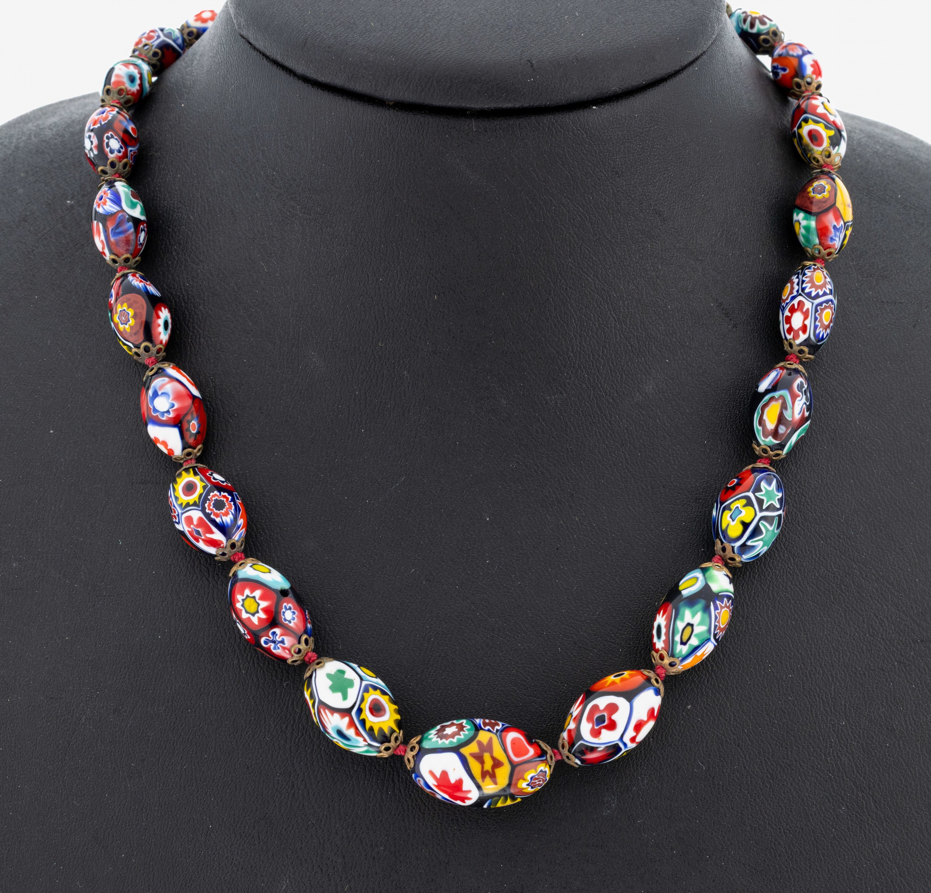 Image 27079743 - Muranoglas-Collier, Italien, 1930er Jahre, bunte Mille-Fiori-Glasoliven im Verlauf, D. ...
