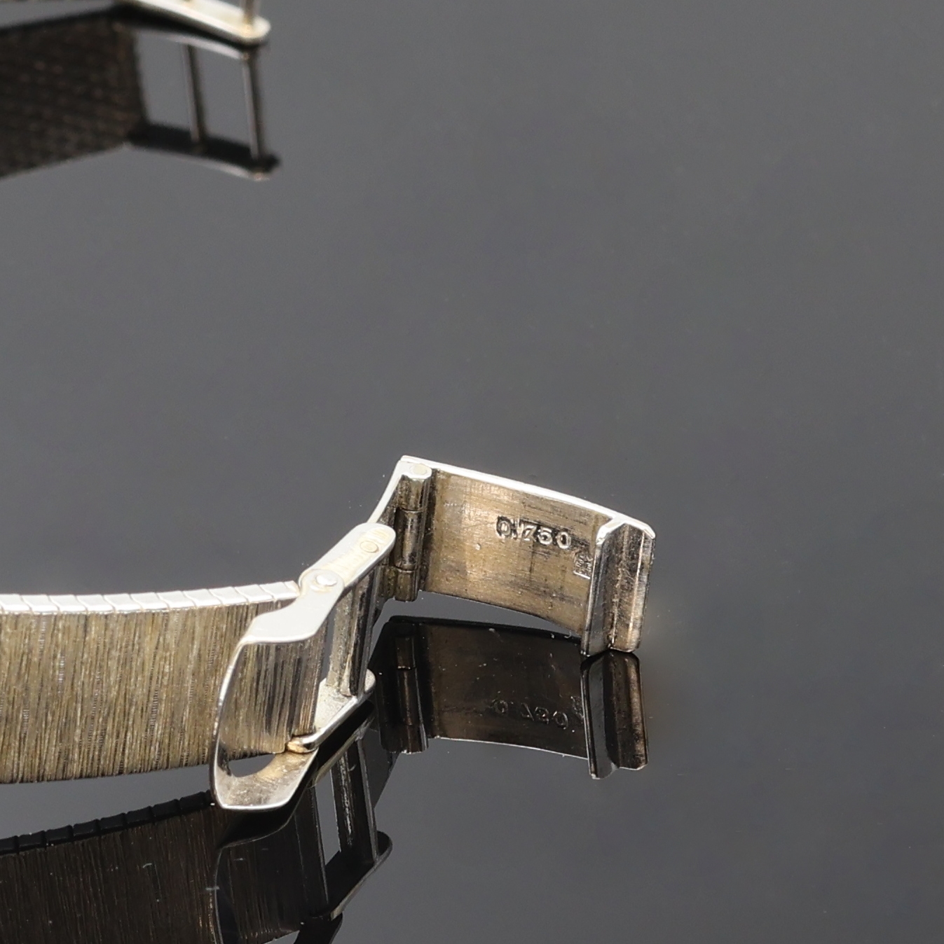 Detail b: STOWA Damenarmbanduhr in WG 750/000 mit Diamanten, Deutschland/Schweiz um 1965, Handaufzug, Goldband, Boden aufgedr., Lünette aufw. m. Diamanten ...
