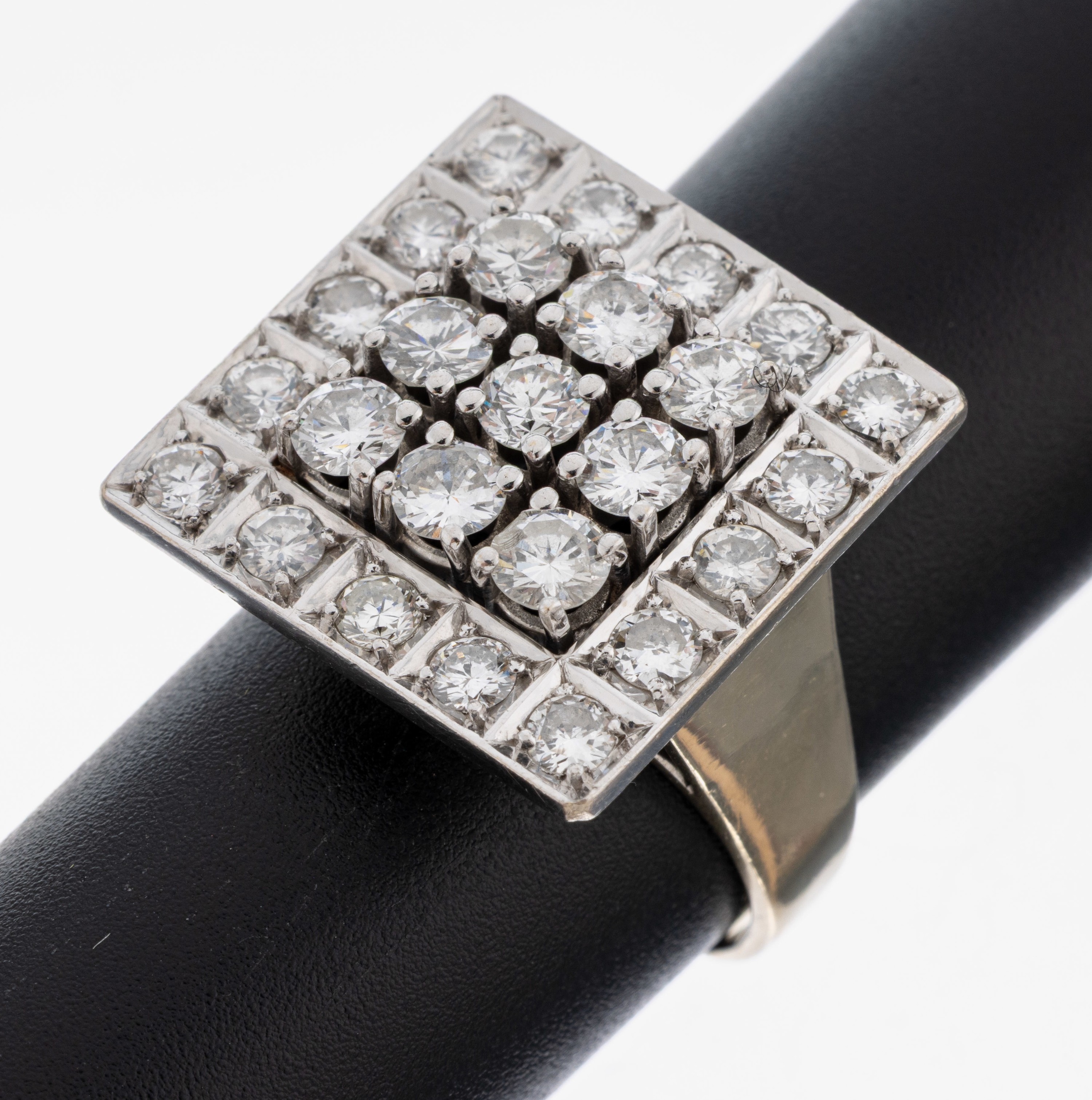 Image 27079791 - 14 kt Gold Brillant-Ring, WG 585/000, 25 Brillanten in 2 Ebenen zus. ca. 1.80 ct ...