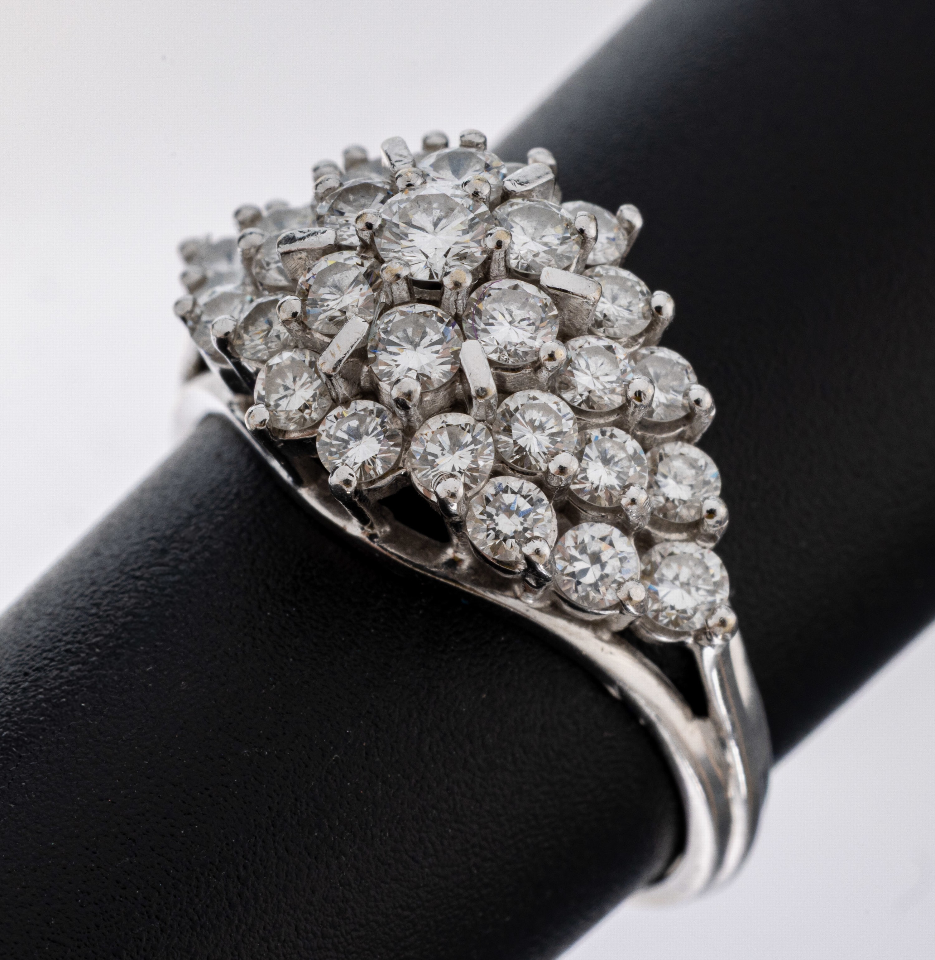 Image 27079799 - 14 kt Gold Brillant-Ring, WG 585/000, in mehreren Ebenen, 30 Brillanten zus. ca. 1.52 ...
