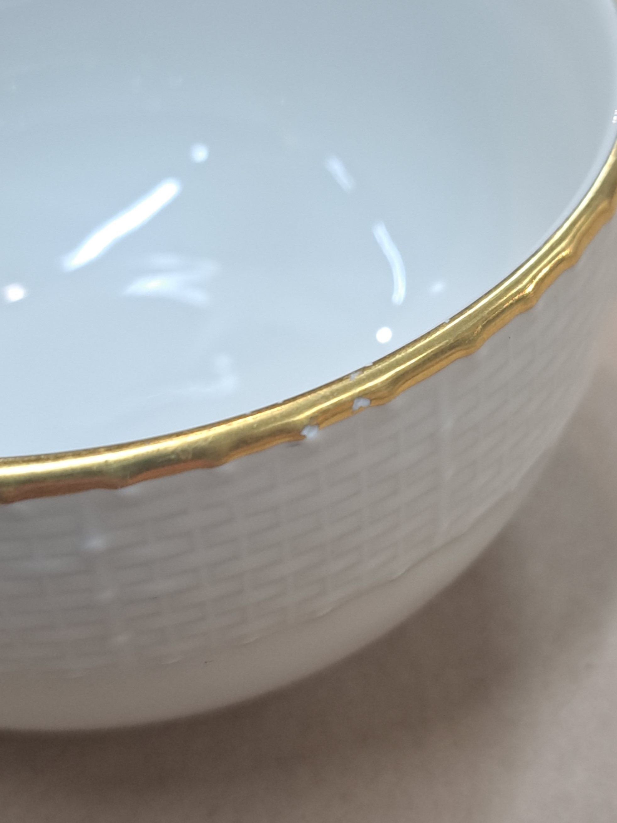Detail o: Kaffeeservice, Meissen, Vogeldekor, Form "Alt-Ozier", komplett für 6 Personen, Porzellan, feine polychrome Vogelmalerei von heimischem ...