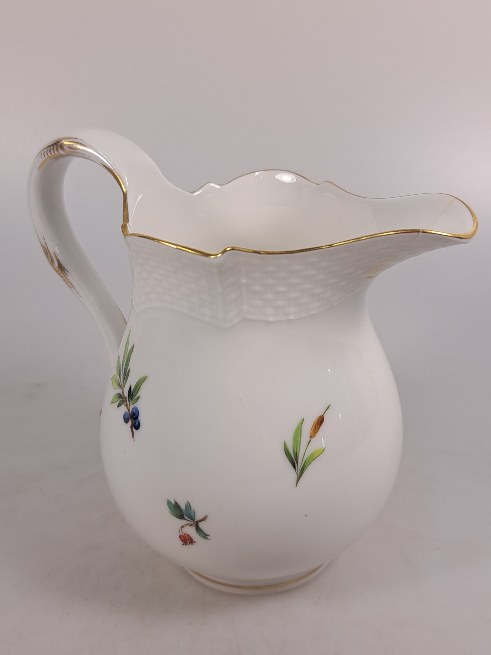 Detail u: Kaffeeservice, Meissen, Vogeldekor, Form "Alt-Ozier", komplett für 6 Personen, Porzellan, feine polychrome Vogelmalerei von heimischem ...