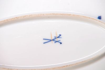 27079923a - Tafelservice, Meissen, 19/20. Jh., Zwiebelmuster, 10 Menueteller, 9 Suppenteller, 4 ...