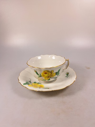 27079952b - Teeservice, Meissen, 20. Jh., 2. Wahl, gelbe Rose, Teekanne, Milchkännchen, 6 Teetassen ...