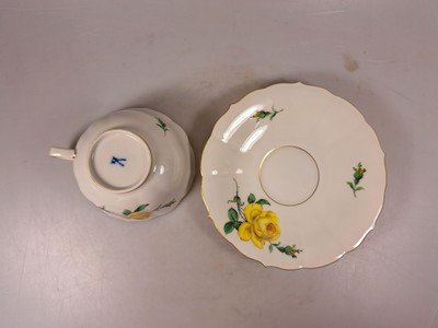27079952c - Teeservice, Meissen, 20. Jh., 2. Wahl, gelbe Rose, Teekanne, Milchkännchen, 6 Teetassen ...