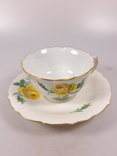 27079952h - Teeservice, Meissen, 20. Jh., 2. Wahl, gelbe Rose, Teekanne, Milchkännchen, 6 Teetassen ...
