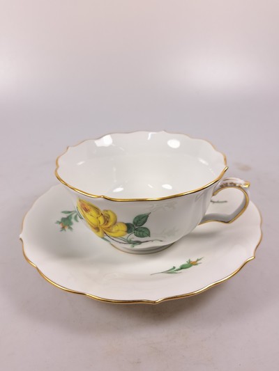 27079952l - Teeservice, Meissen, 20. Jh., 2. Wahl, gelbe Rose, Teekanne, Milchkännchen, 6 Teetassen ...