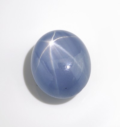 27079970d - Loser Sternsaphir, ca. 34.89 ct, ovaler Cabochon Schätzpreis: 6500, - EUR