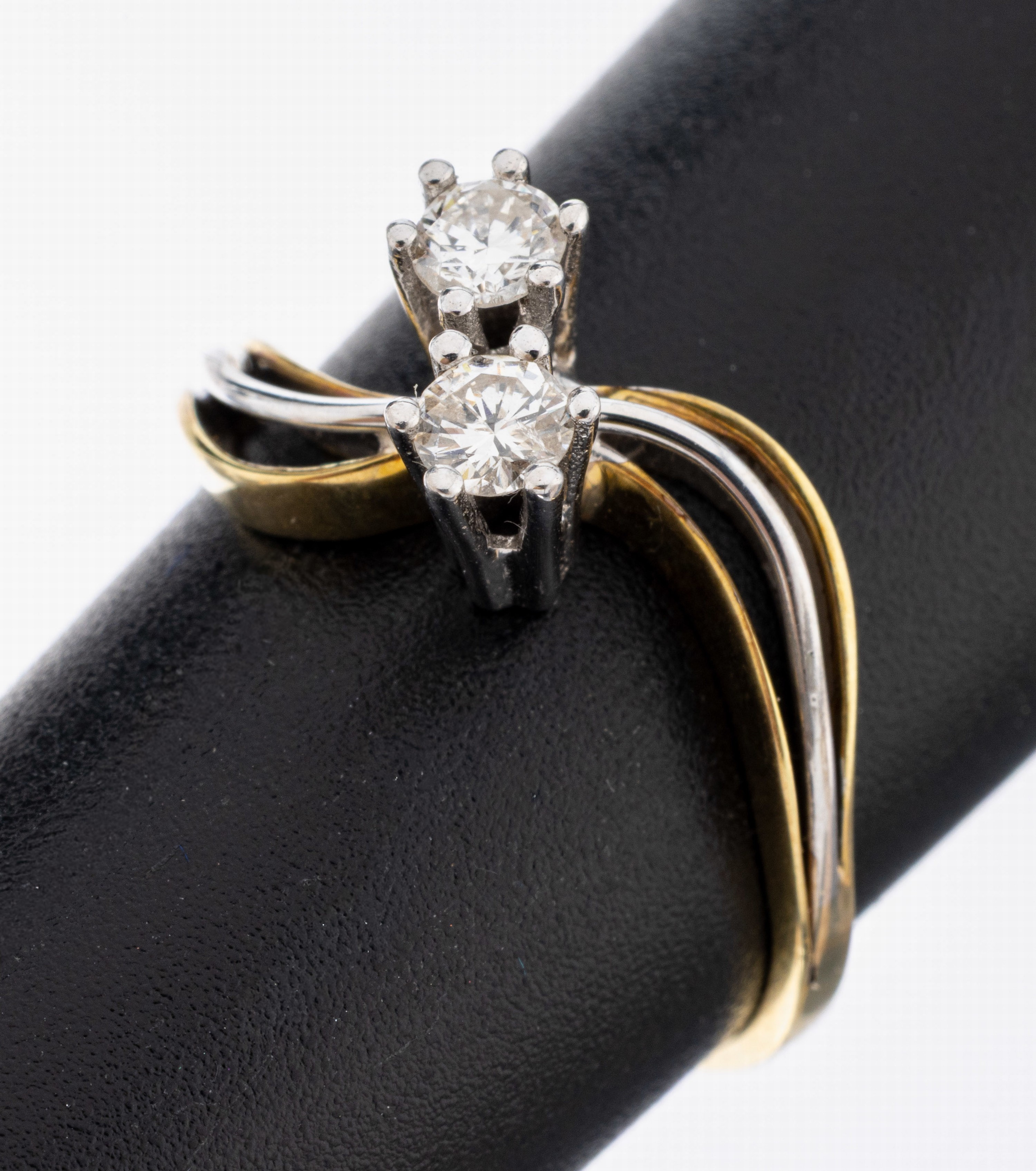 Image 27080899 - 14 kt Gold Brillant-Ring, GG/WG 585/000, geschwungene Ringschiene, dreigeteilte ...