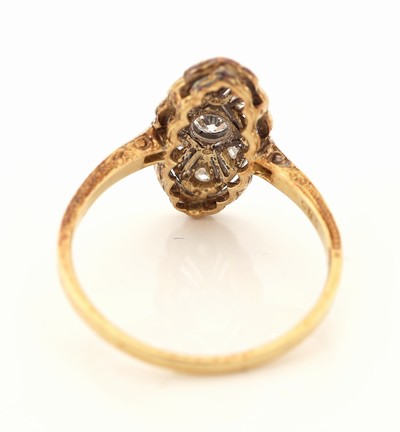 27081295b - 14 kt Gold Art Deco Diamant-Ring, um 1930, GG/WG 585/000, ovaler Ringkopf durchbrochen ...
