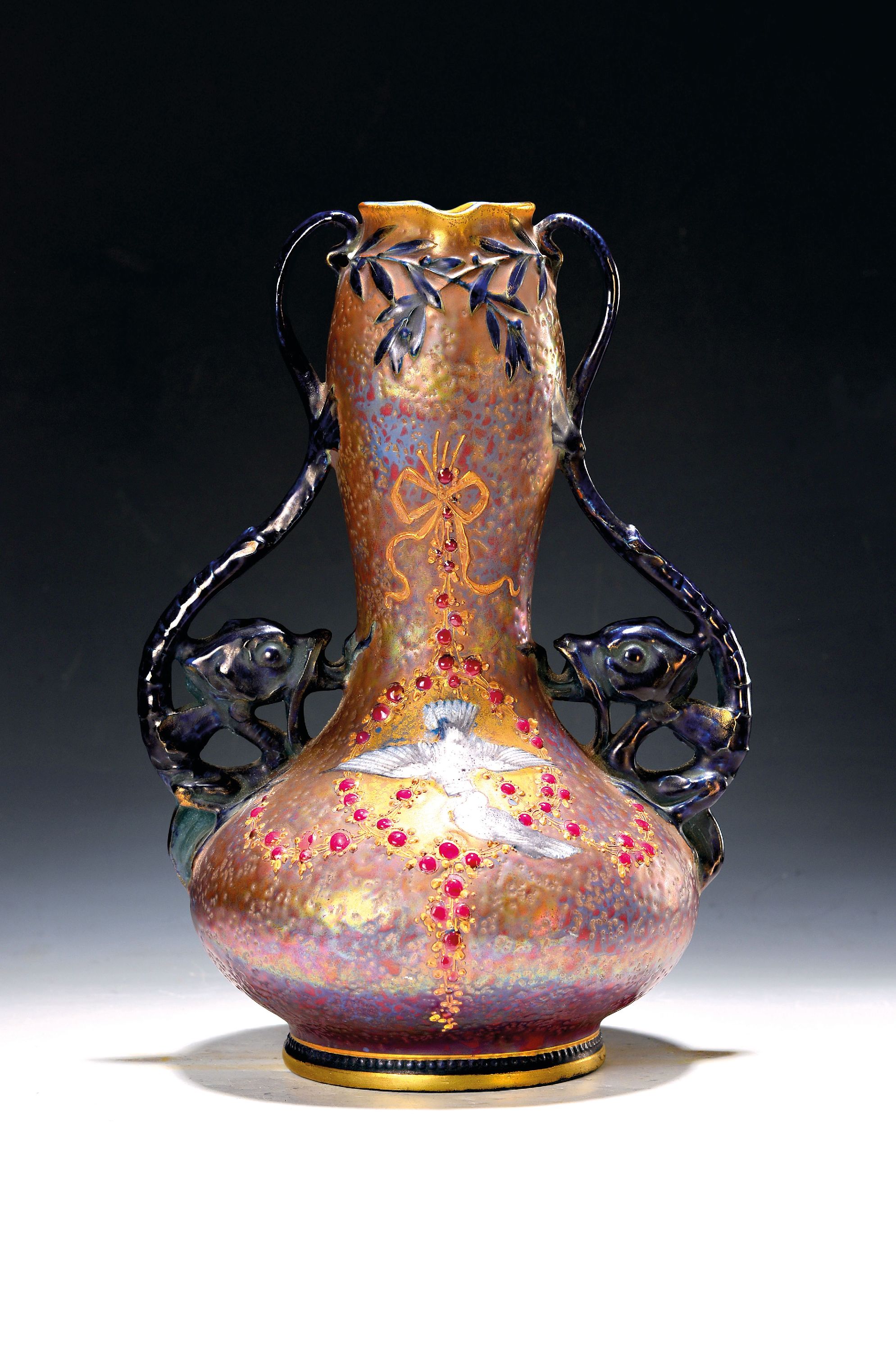 Image 27081538 - Doppelhenkelvase, Amphora, Anfang 20. Jh., polychrom staffiert, Henkel mit Fischen ...