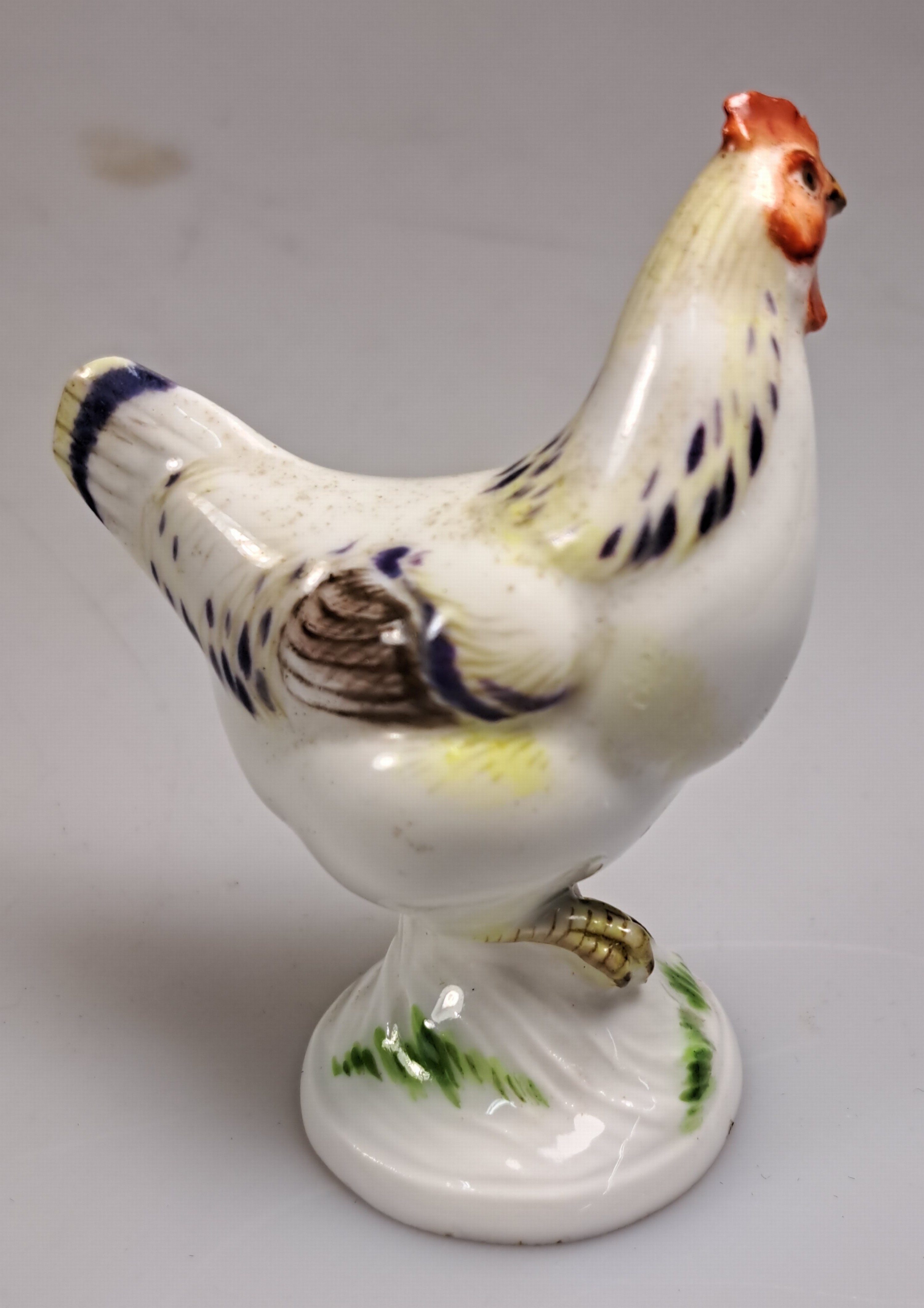 Detail i: 4 Porzellanfiguren, Hühner und Hähne, Meissen, 19./20. Jh., bemalt, zwei Stück leicht best., H. ca. 4.5-9 cm