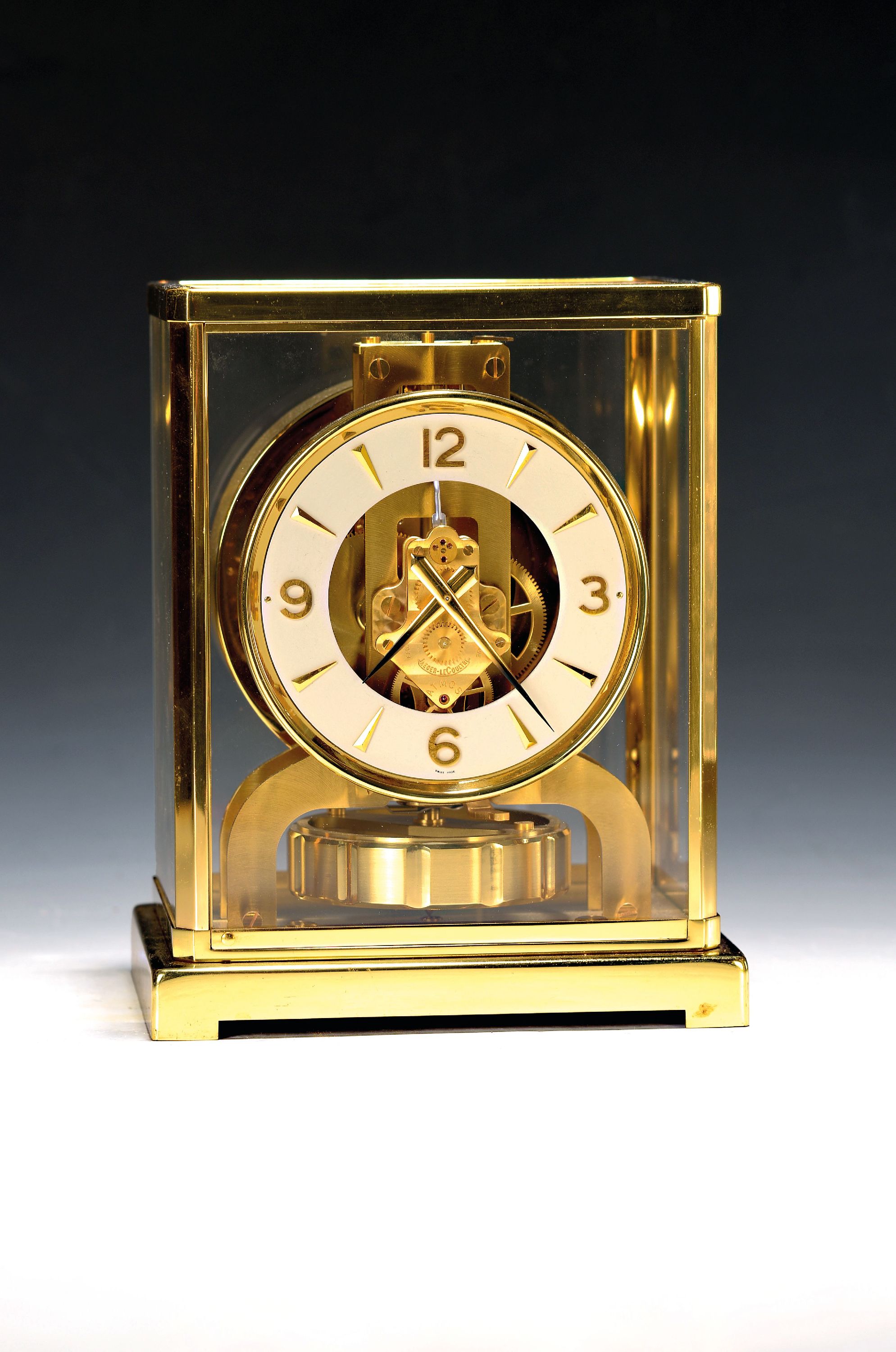 Image 27081783 - Tischuhr Atmos, Jaeger-LeCoultre um 1965, vergoldetes Messinggehäuse und Werk, ...