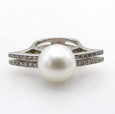 27081741a - Ring mit Südseezuchtperle und Brillanten, WG750/000, Handarbeit, Brill. jeweils in 2 ...