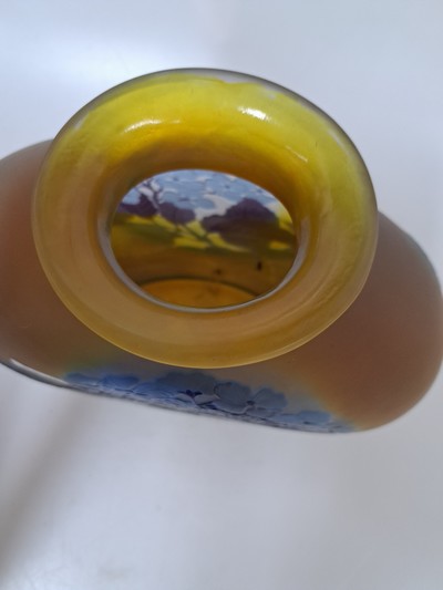 27081889f - Große Gallé-Vase, 20er Jahre, farbloses Glas mit blauen, braunen u. gelben ...