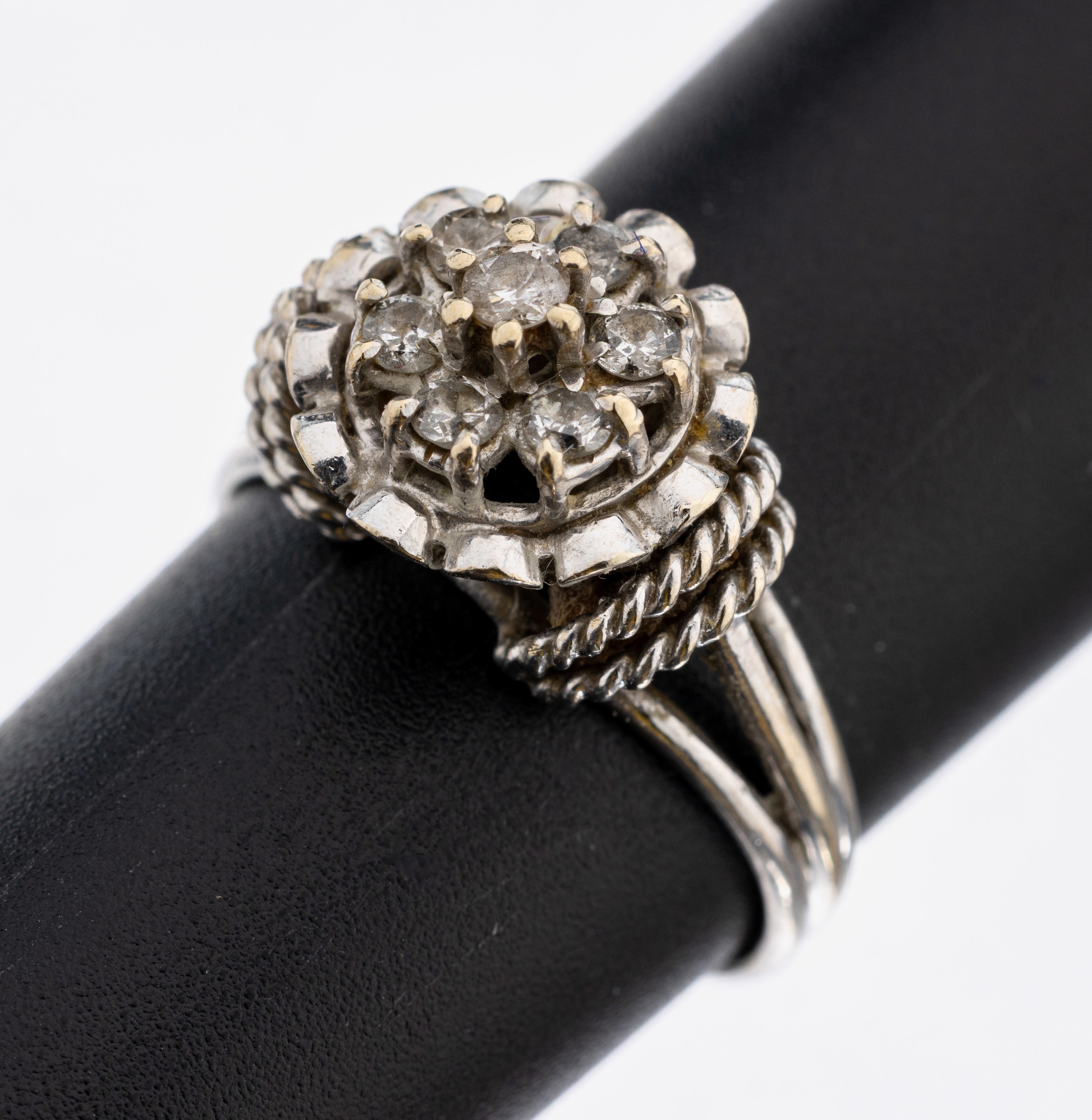 Image 27083651 - 18 kt Gold Brillant-Ring, WG 750/000, mehrstufiger Aufbau, 7 Brillanten zus. ca. 0.30 ...