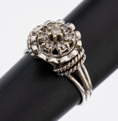 Image 18 kt Gold Brillant-Ring, WG 750/000, mehrstufiger Aufbau, 7 Brillanten zus. ca. 0.30 ...