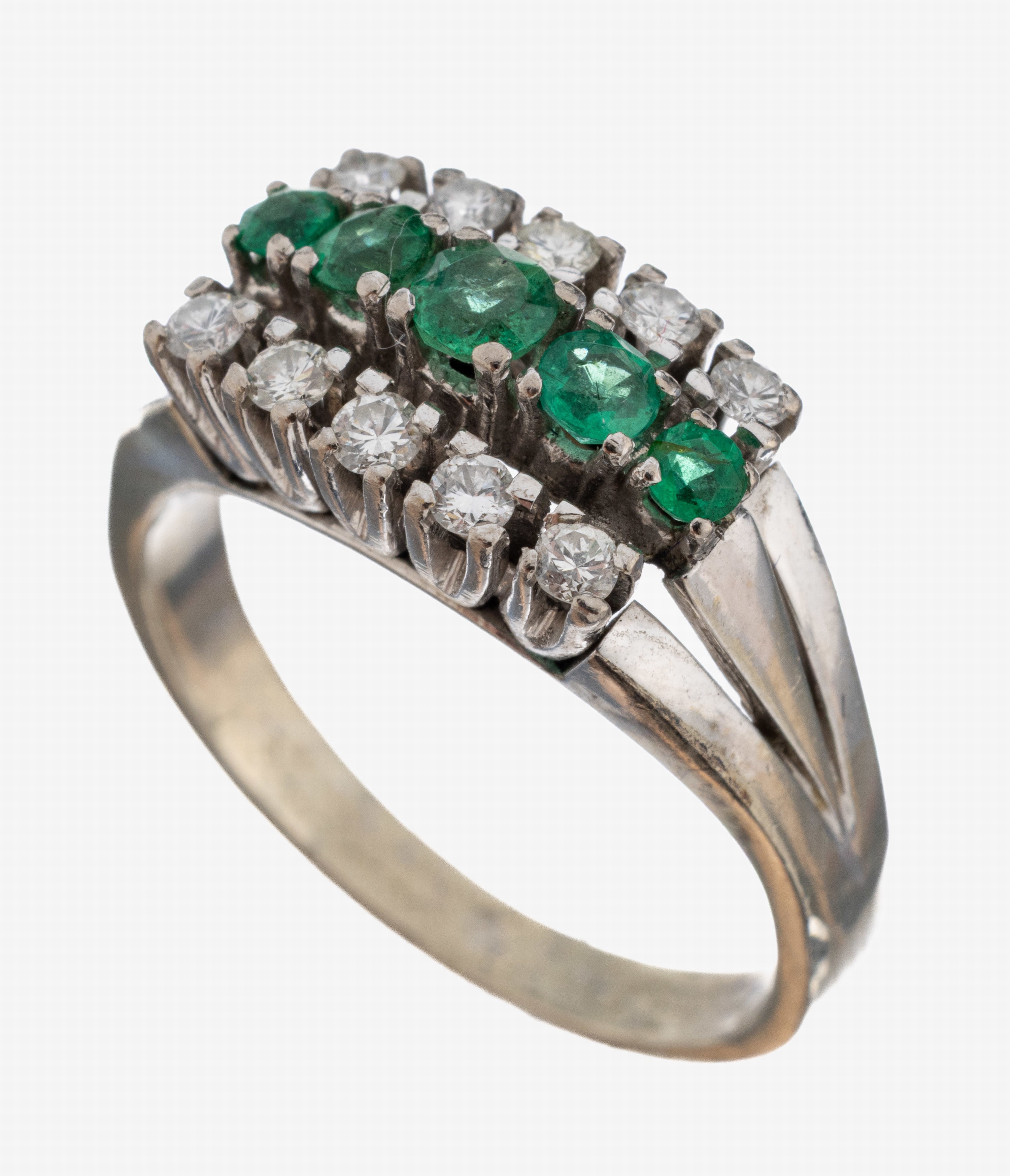 Image 27084532 - 14 kt Gold Smaragd-Brillant-Ring, WG 585/000, 5 rundfacett. Smaragde zus. ca. 0.25 ct, ...