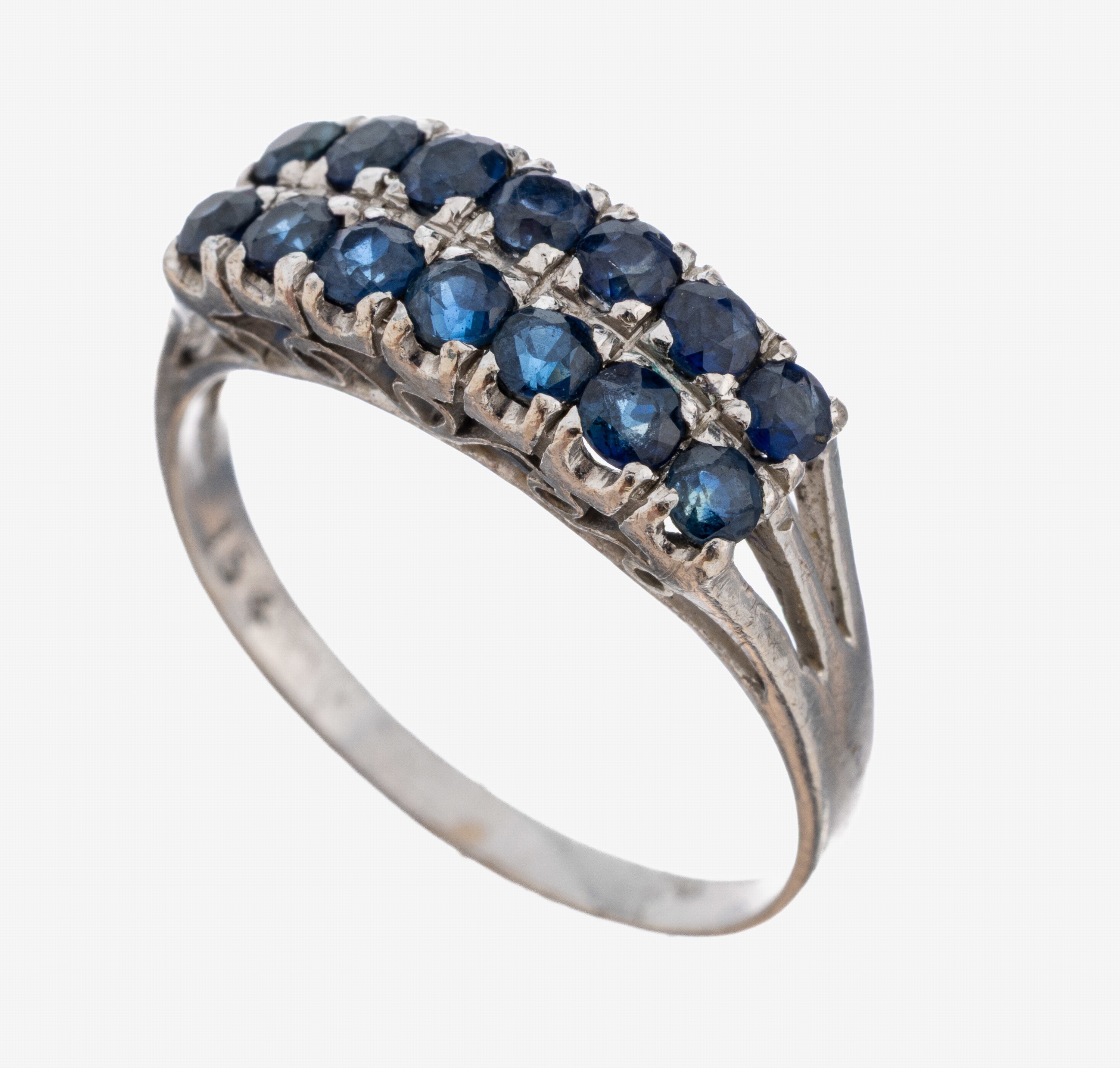 Image 27084533 - 18 kt Gold Saphir-Ring, WG 750/000, 14 rundfacett. Saphire zus. ca. 0.70 ct, ...
