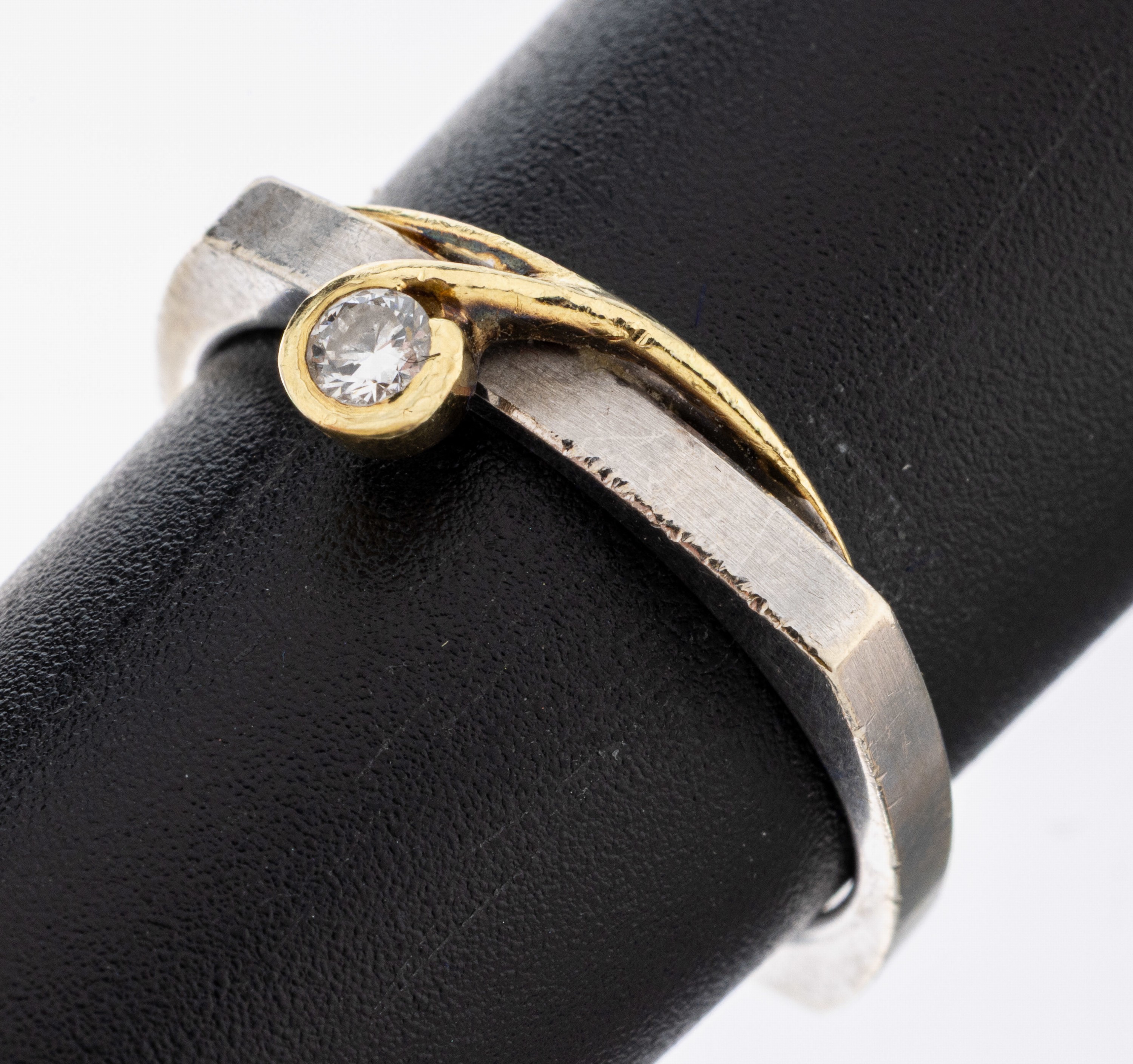 Image 27084534 - 14 kt Gold Brillant-Ring, WG/GG 585/000, 1 in GG gefasster Brillant ca. 0.08 ct (grav.) ...