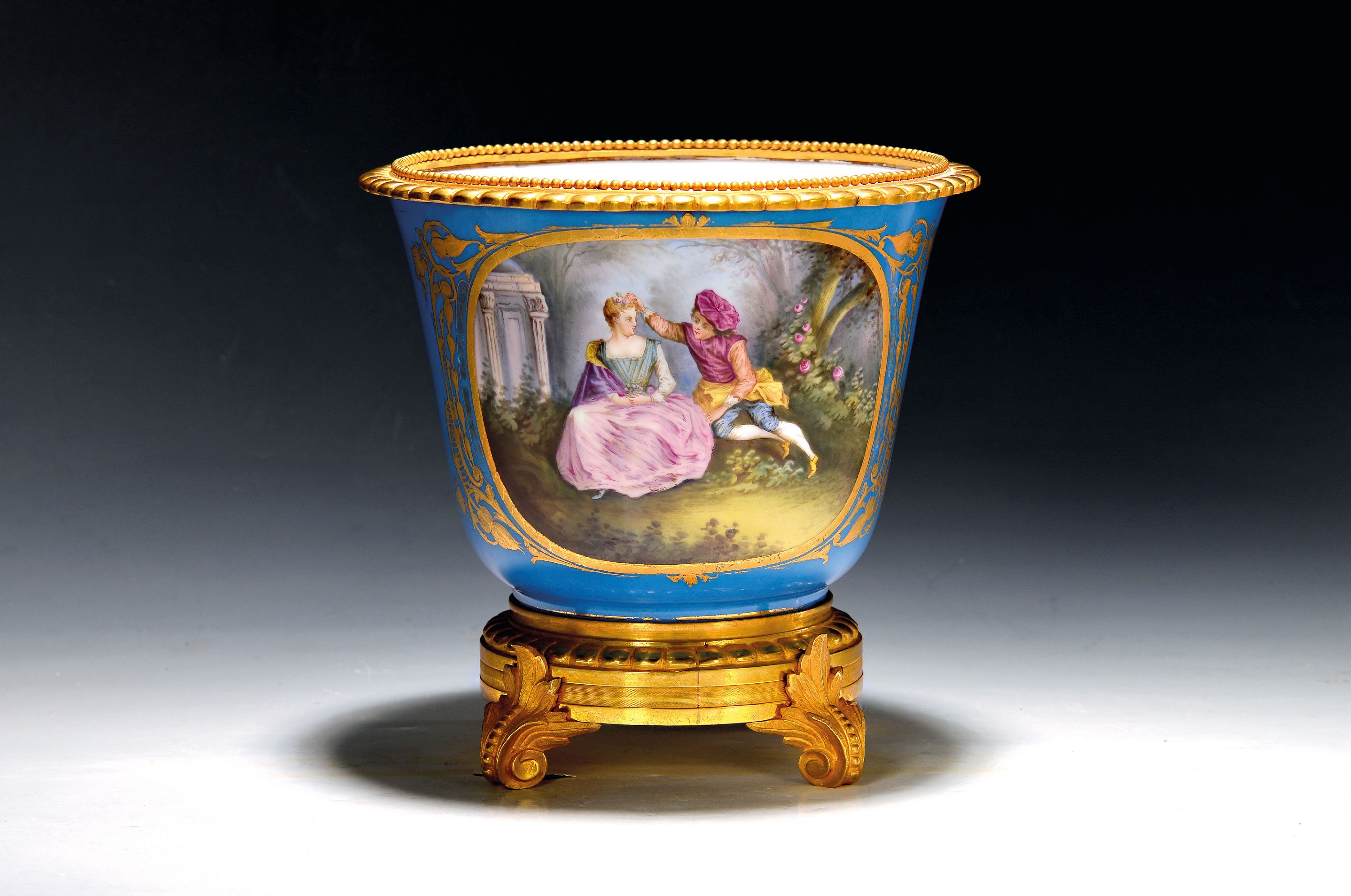 Image 27084551 - Cache-Pot, Frankreich, um 1850-60, Porzellan, blau glasiert, in zwei goldgerahmten ...