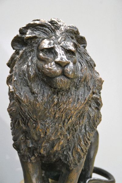 27084641m - Kurt Arentz, 1934 Köln - 2014 München, große Bronzefigur, sitzender 40cm hoher Löwe, ...