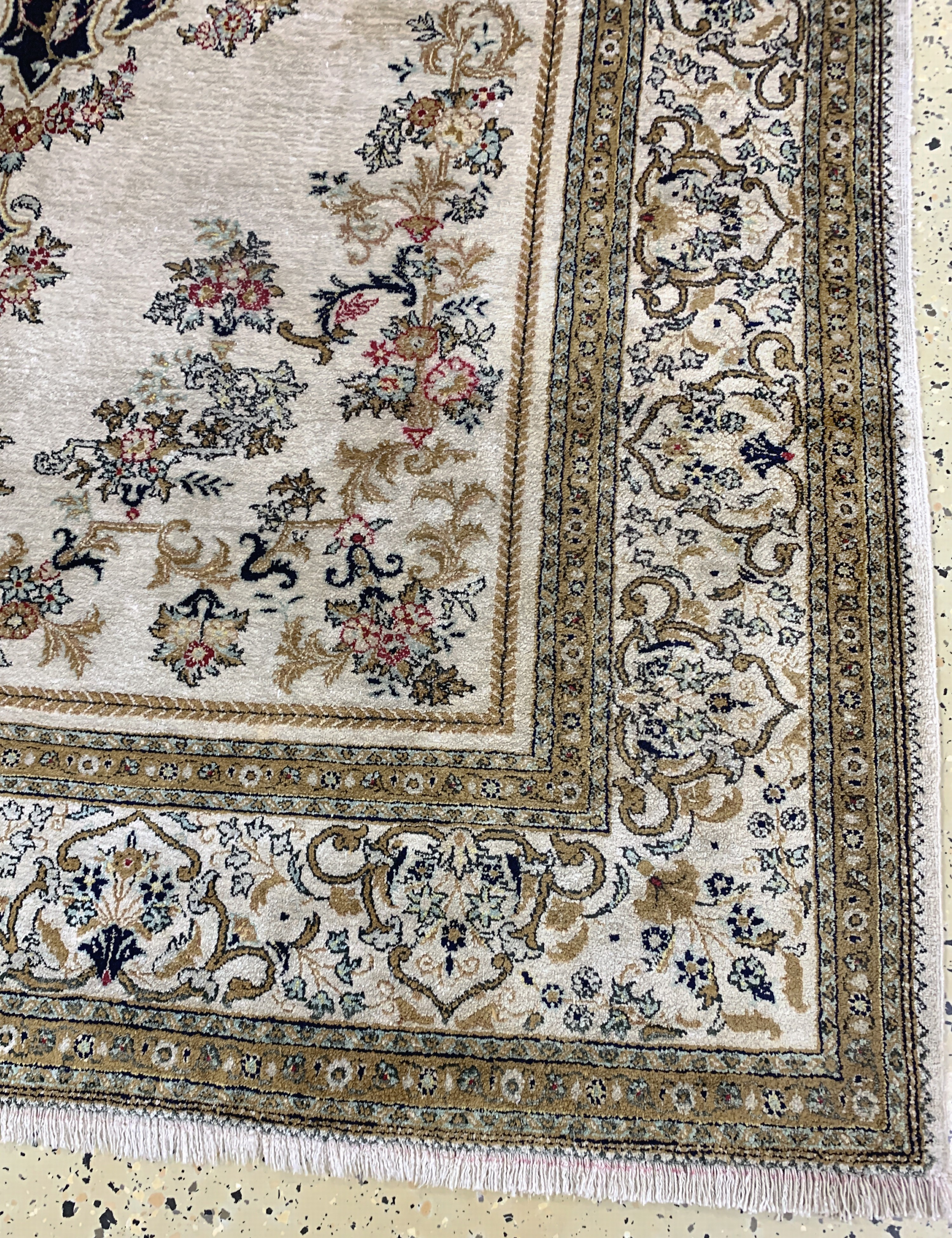 Detail a: Ghom Seide, Persien, Mitte 20.Jhd., reine Naturseide, ca. 216 x 143 cm, EHZ: 2