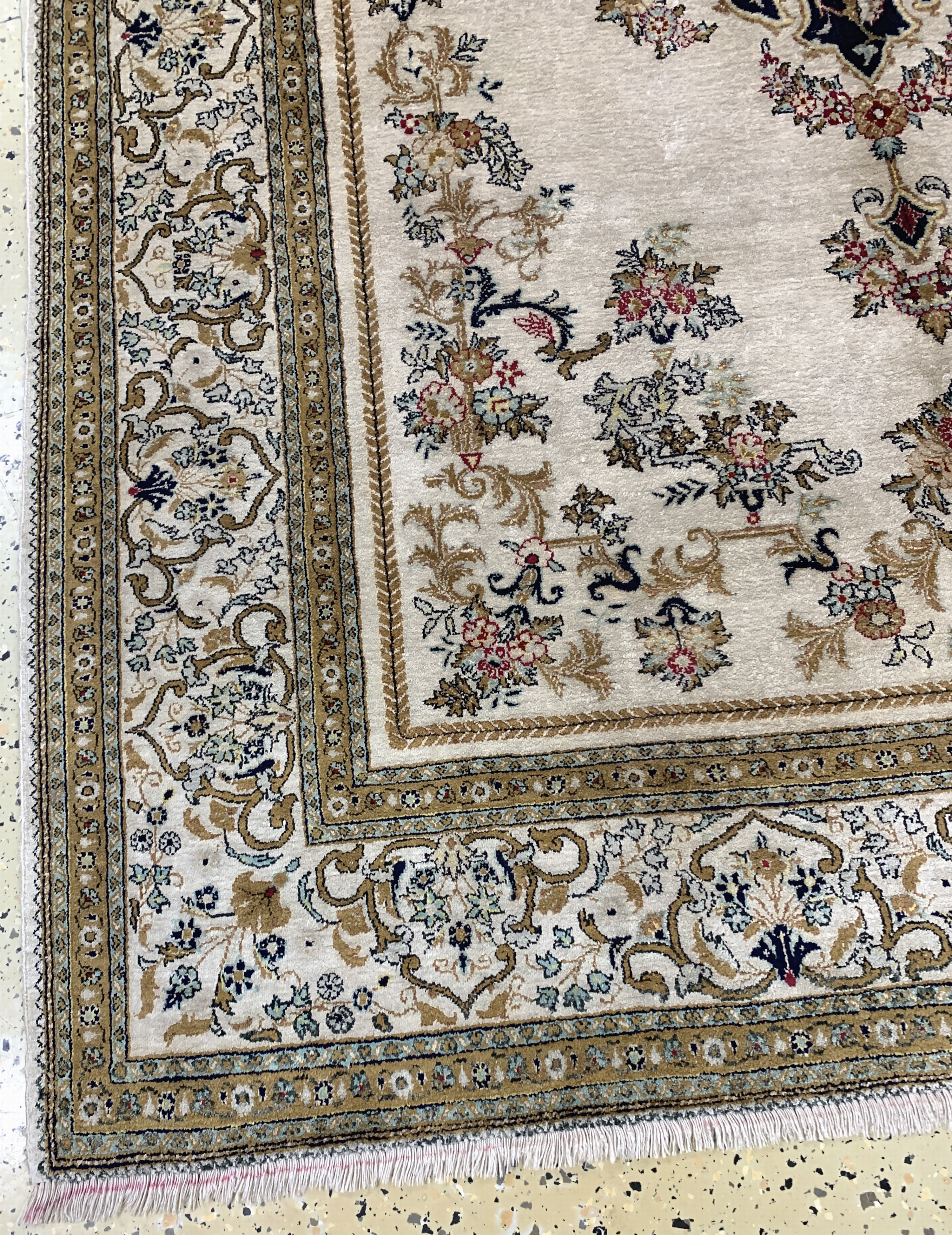 Detail b: Ghom Seide, Persien, Mitte 20.Jhd., reine Naturseide, ca. 216 x 143 cm, EHZ: 2