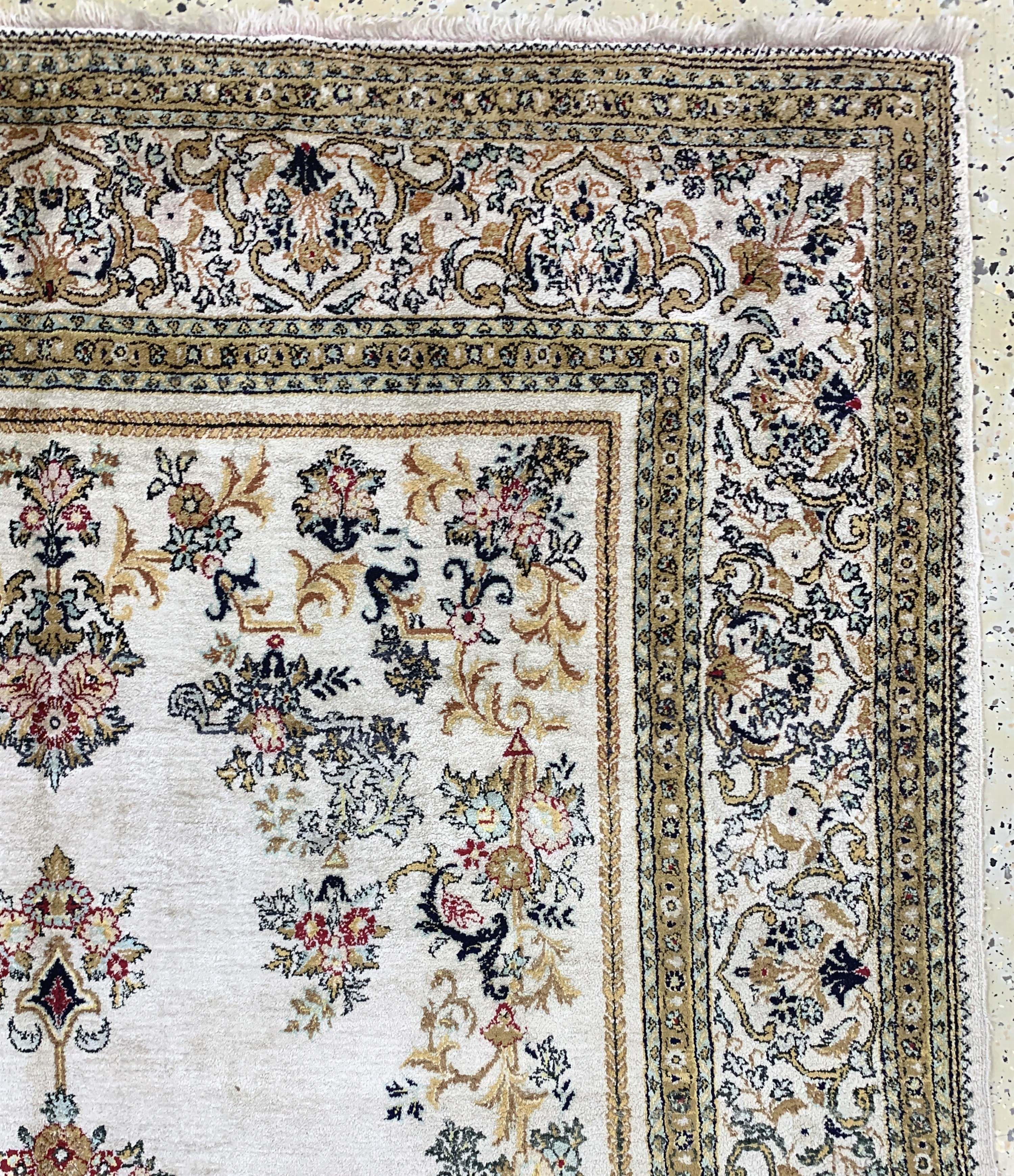 Detail e: Ghom Seide, Persien, Mitte 20.Jhd., reine Naturseide, ca. 216 x 143 cm, EHZ: 2