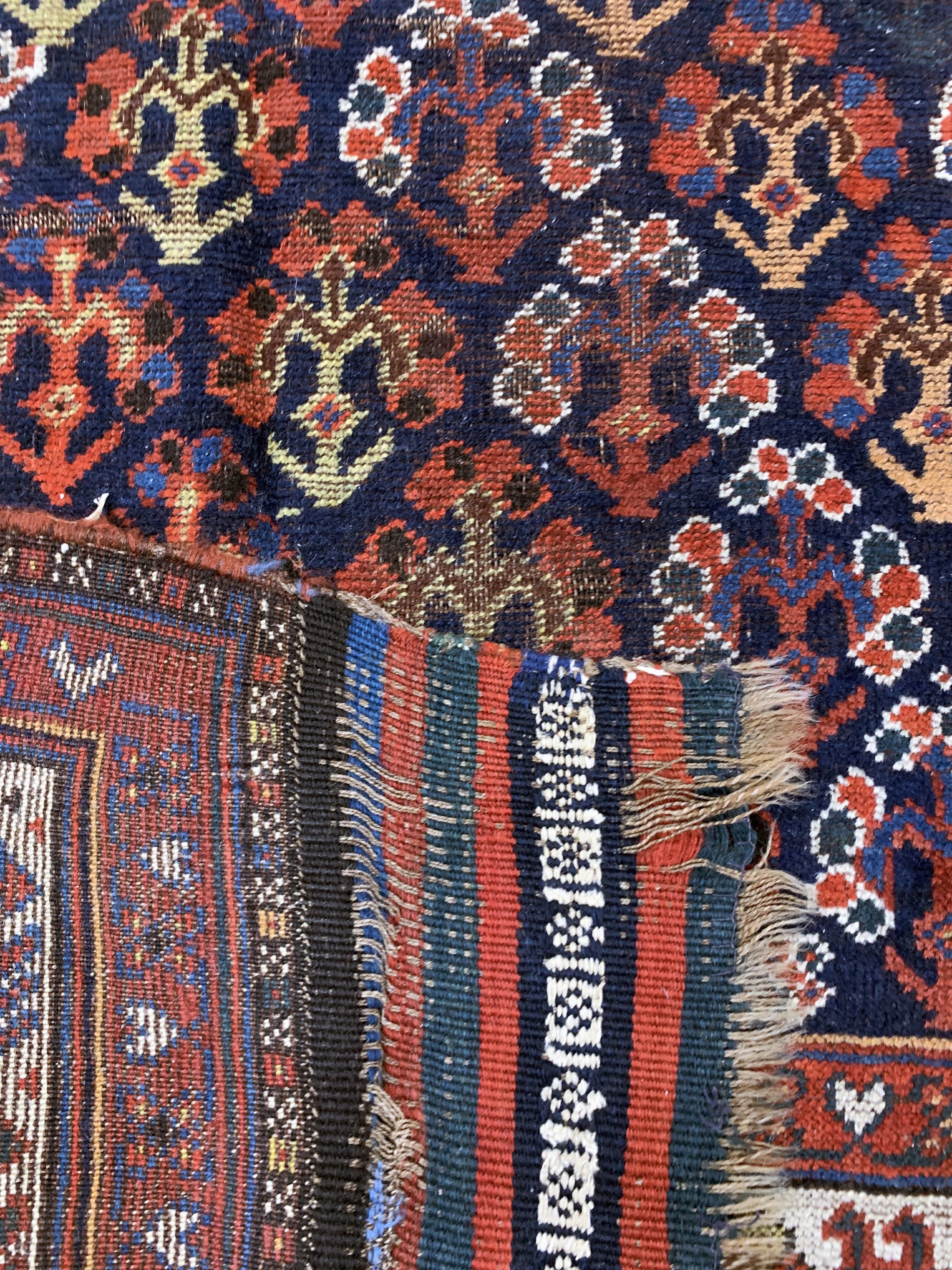 Detail h: Khamseh antik, Persien, um 1900, Wolle auf Wolle, ca. 247 x 163 cm, EHZ: 3(restauriert)