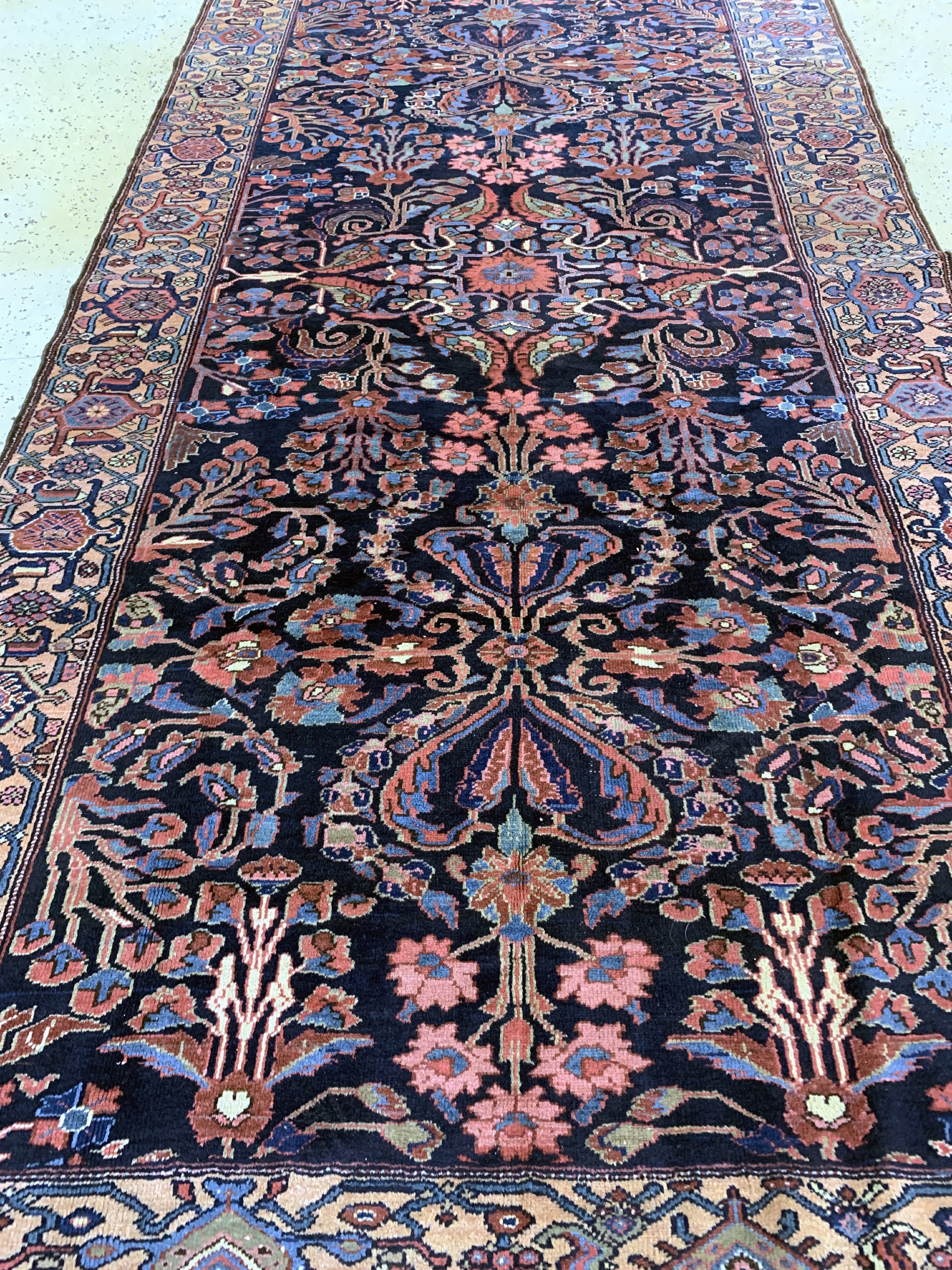 Detail g: Lilian antik, Persien, um 1900, Wolle auf Baumwolle, ca. 318 x 160 cm, EHZ: 2-3