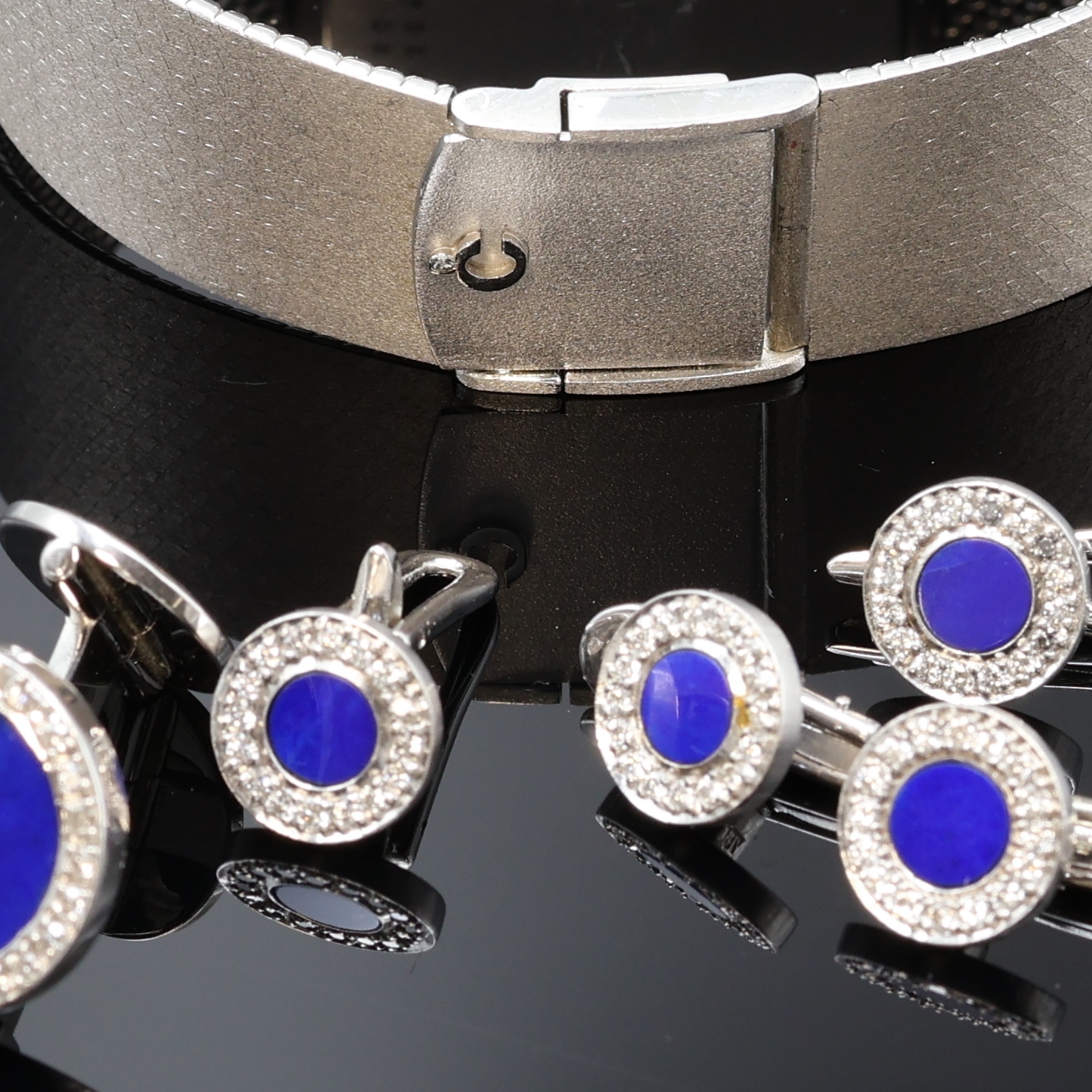 Detail j: CHOPARD ausgefallene Armbanduhr in WG 750/000 mit Diamanten, Lapislazuli-Zifferblatt Referenz 2080 1 und dazu passende neutrale Manschetten- und ...
